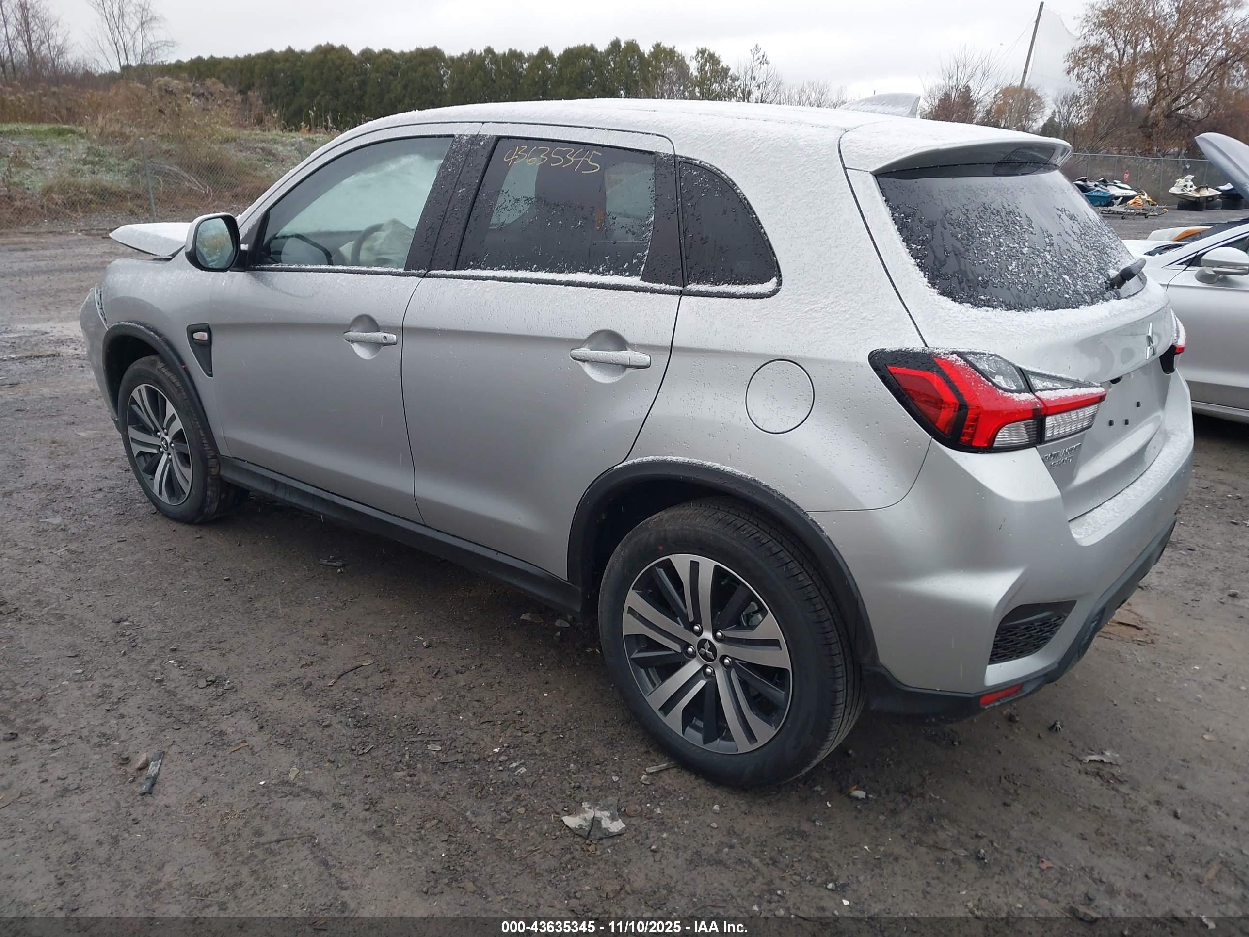 MITSUBISHI OUTLANDER image 3