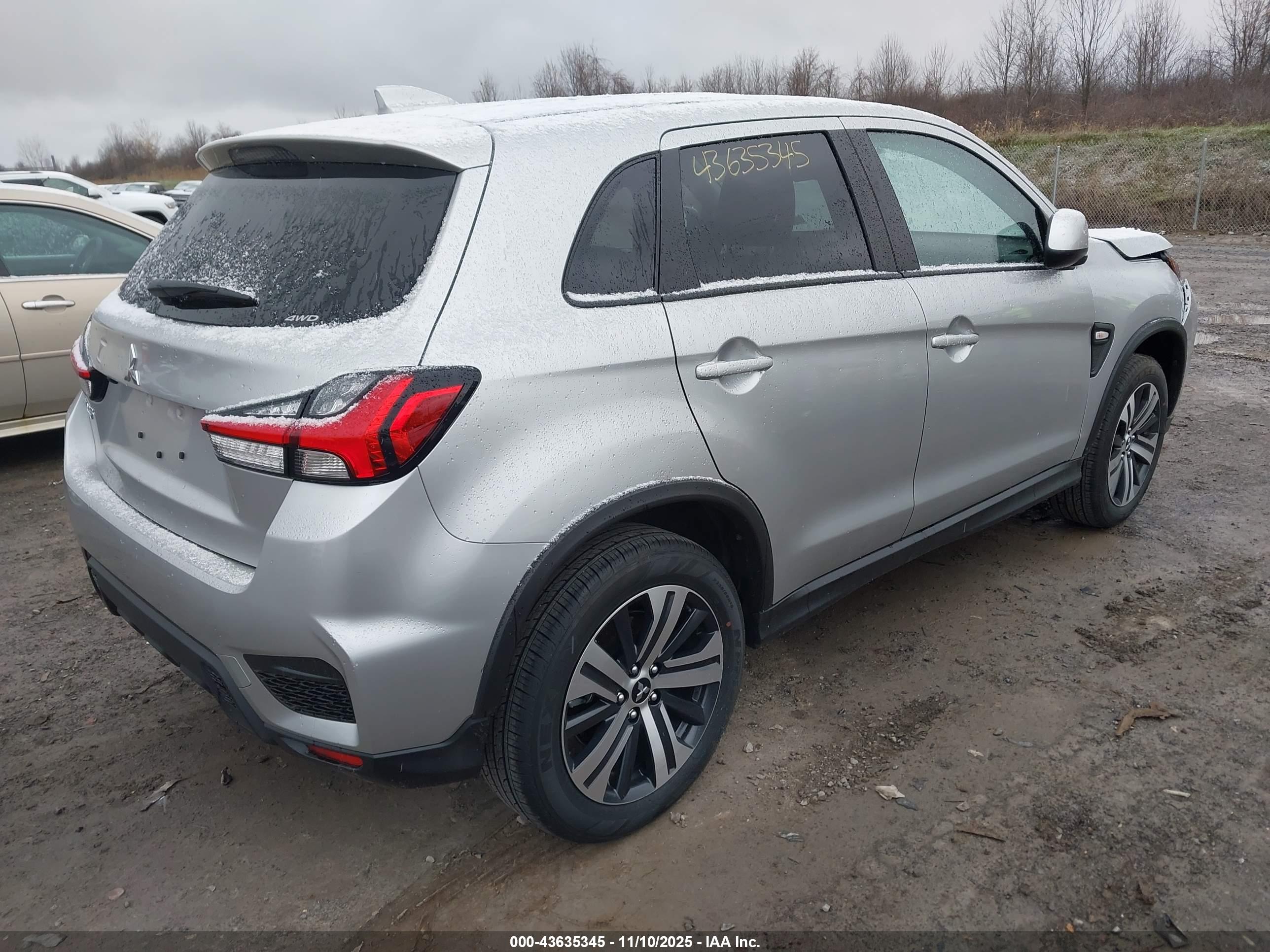 MITSUBISHI OUTLANDER image 4