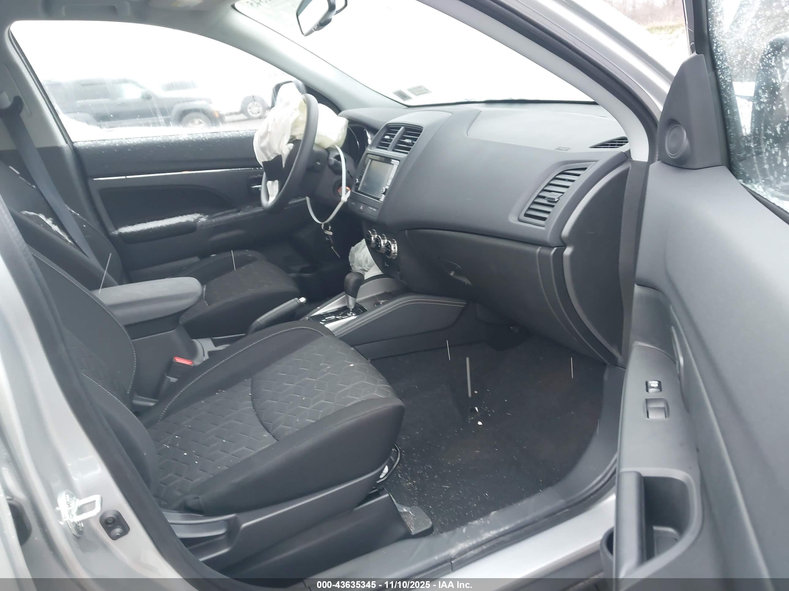 MITSUBISHI OUTLANDER image 5