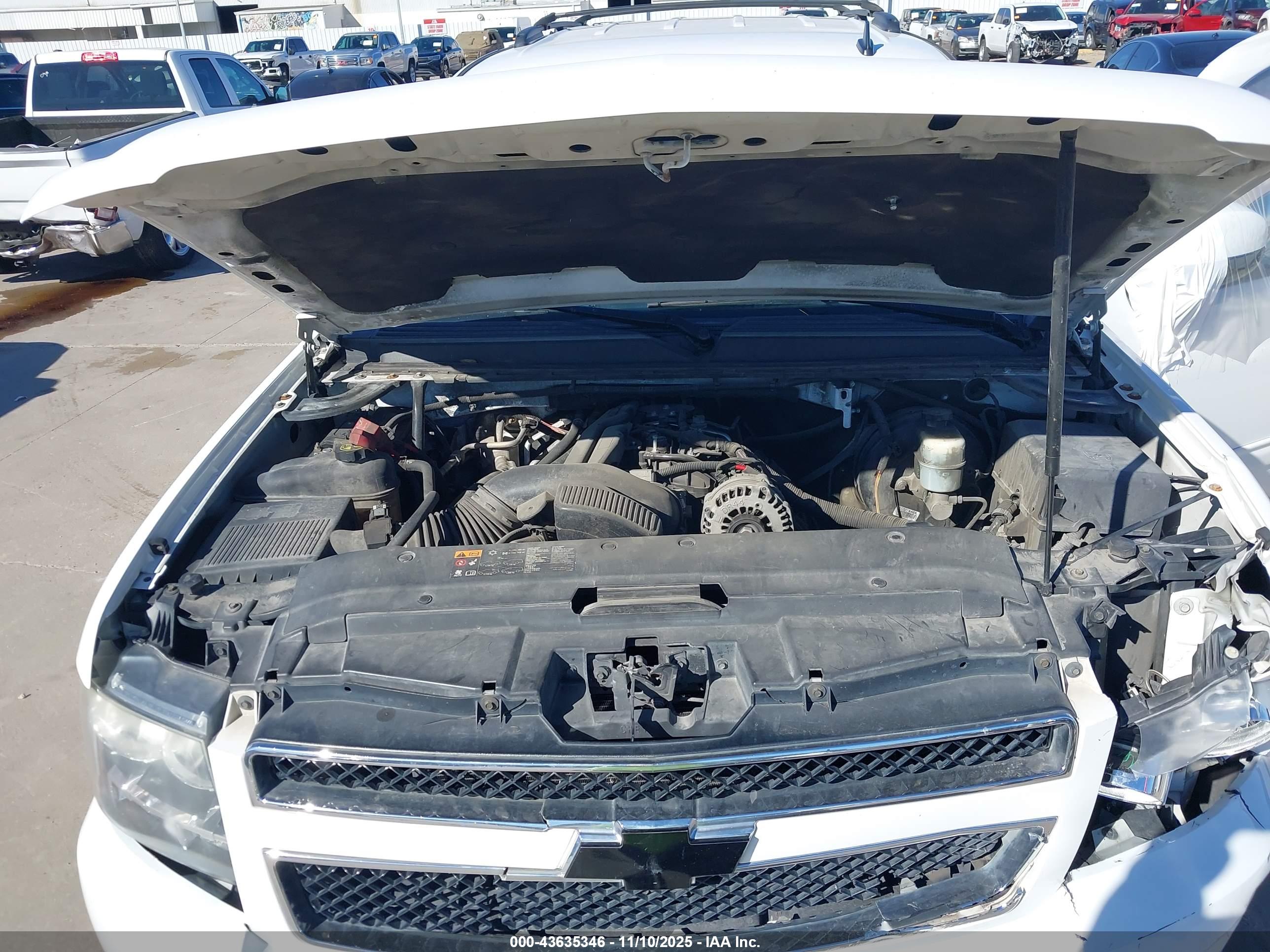 CHEVROLET TAHOE image 10