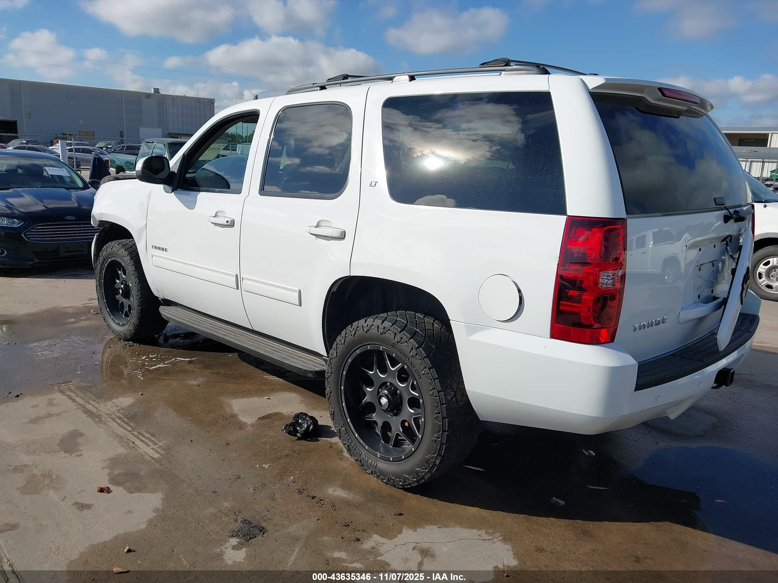 CHEVROLET TAHOE image 3