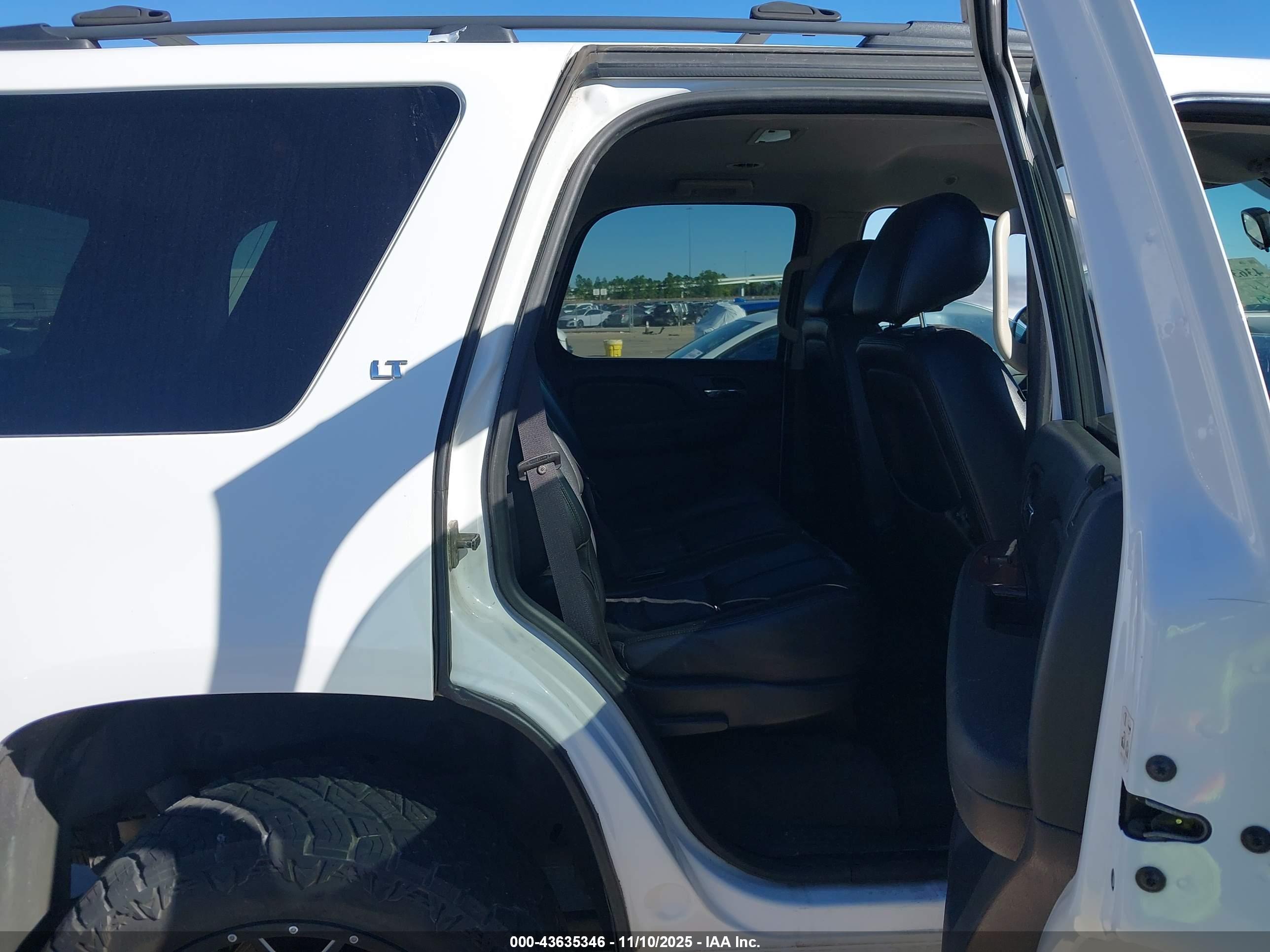 CHEVROLET TAHOE image 8