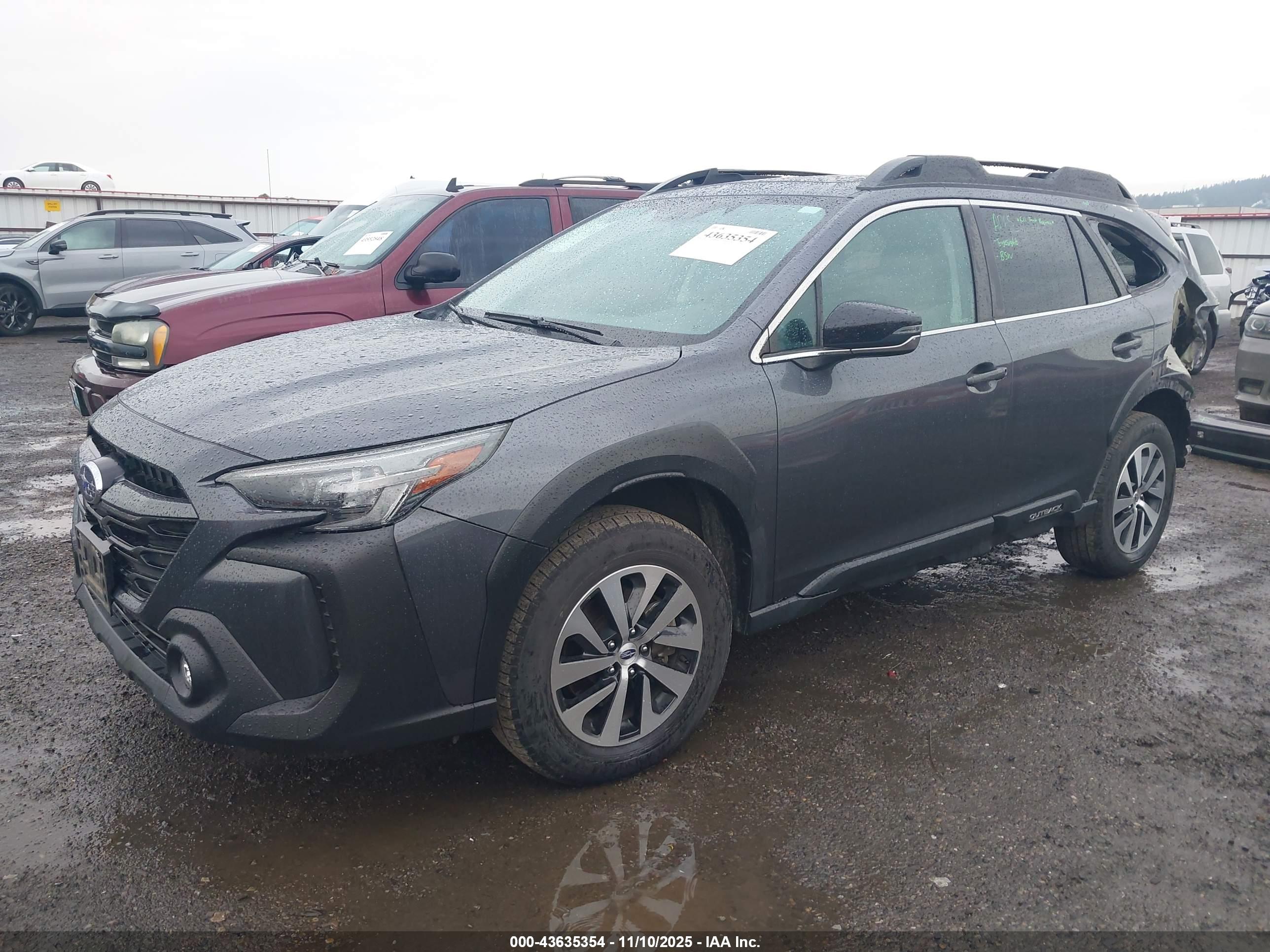 SUBARU OUTBACK image 2