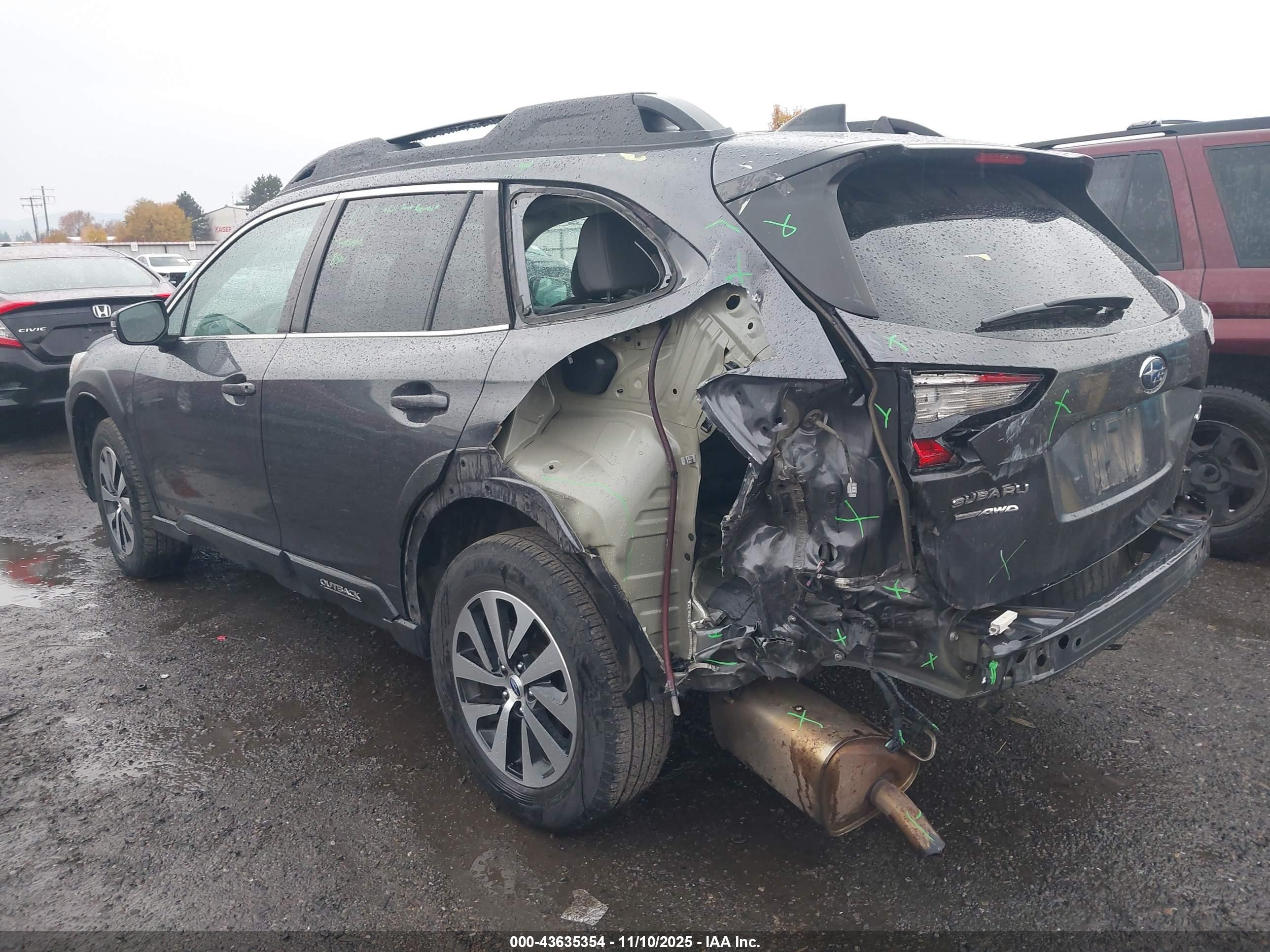 SUBARU OUTBACK image 3