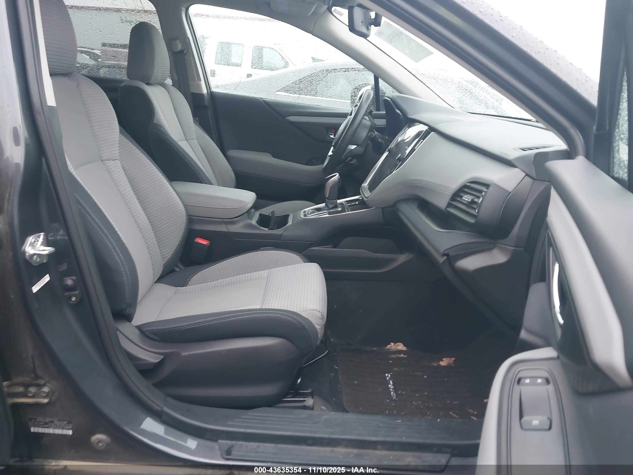 SUBARU OUTBACK image 5