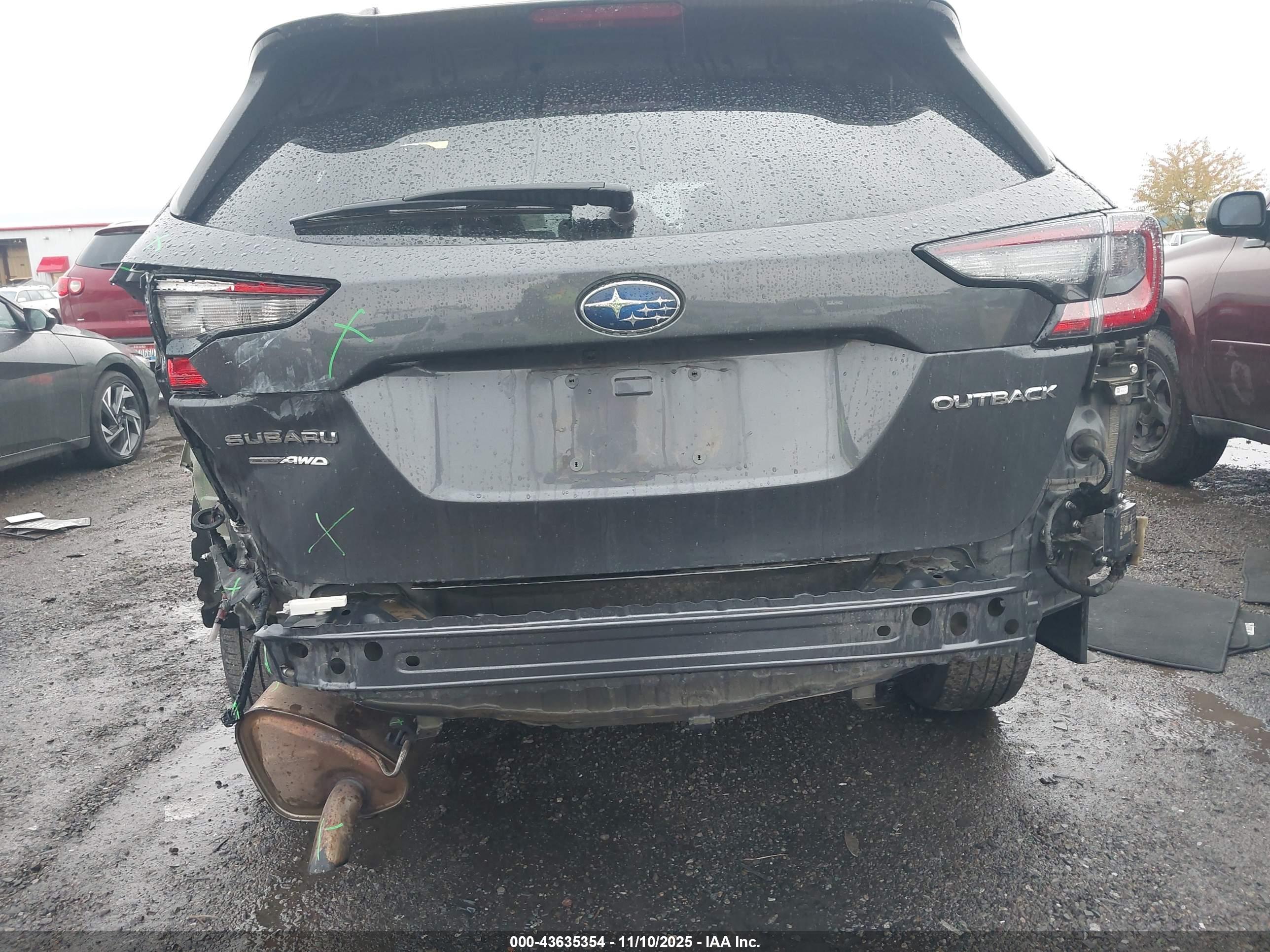 SUBARU OUTBACK image 6