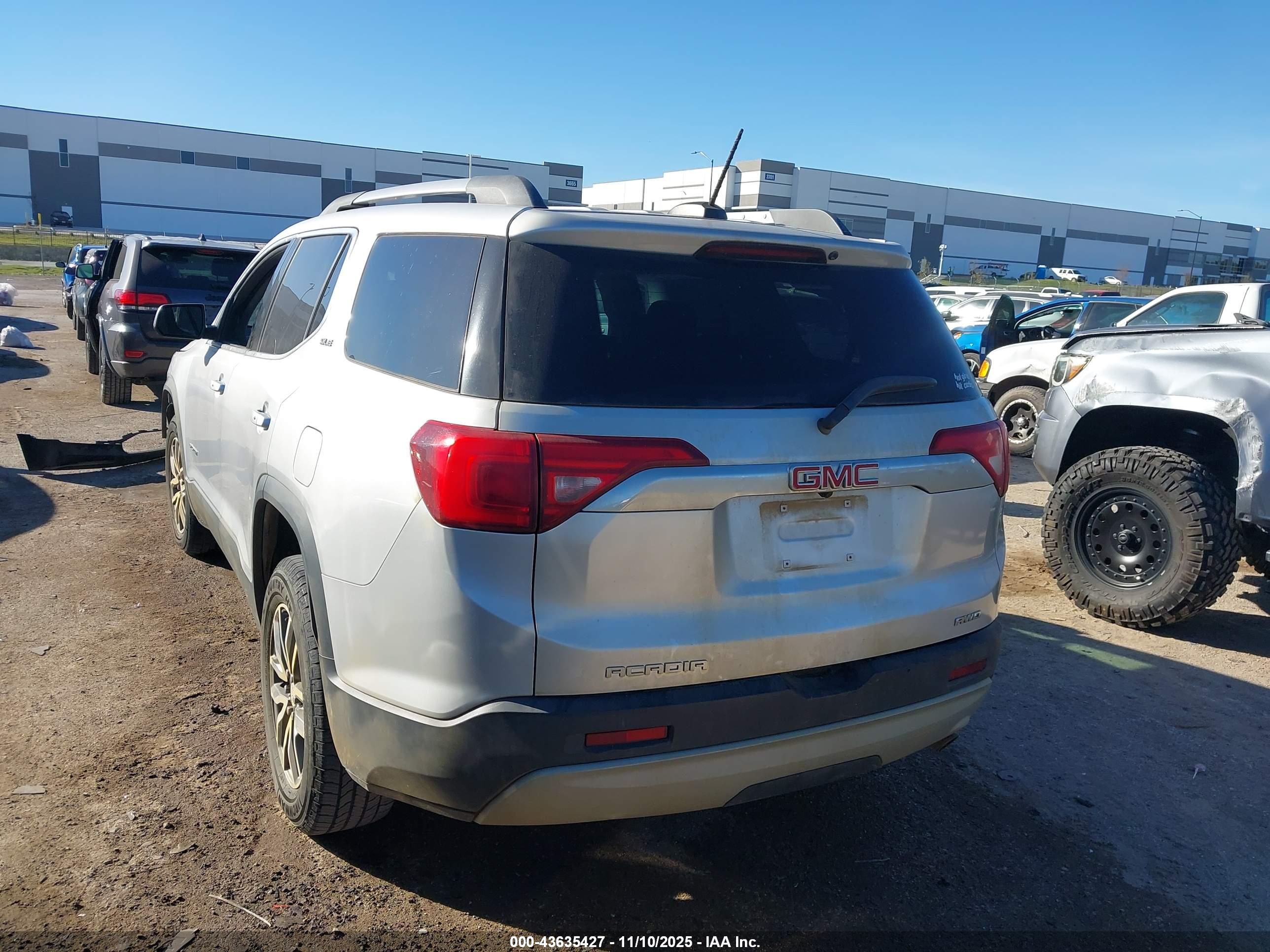 GMC ACADIA image 3