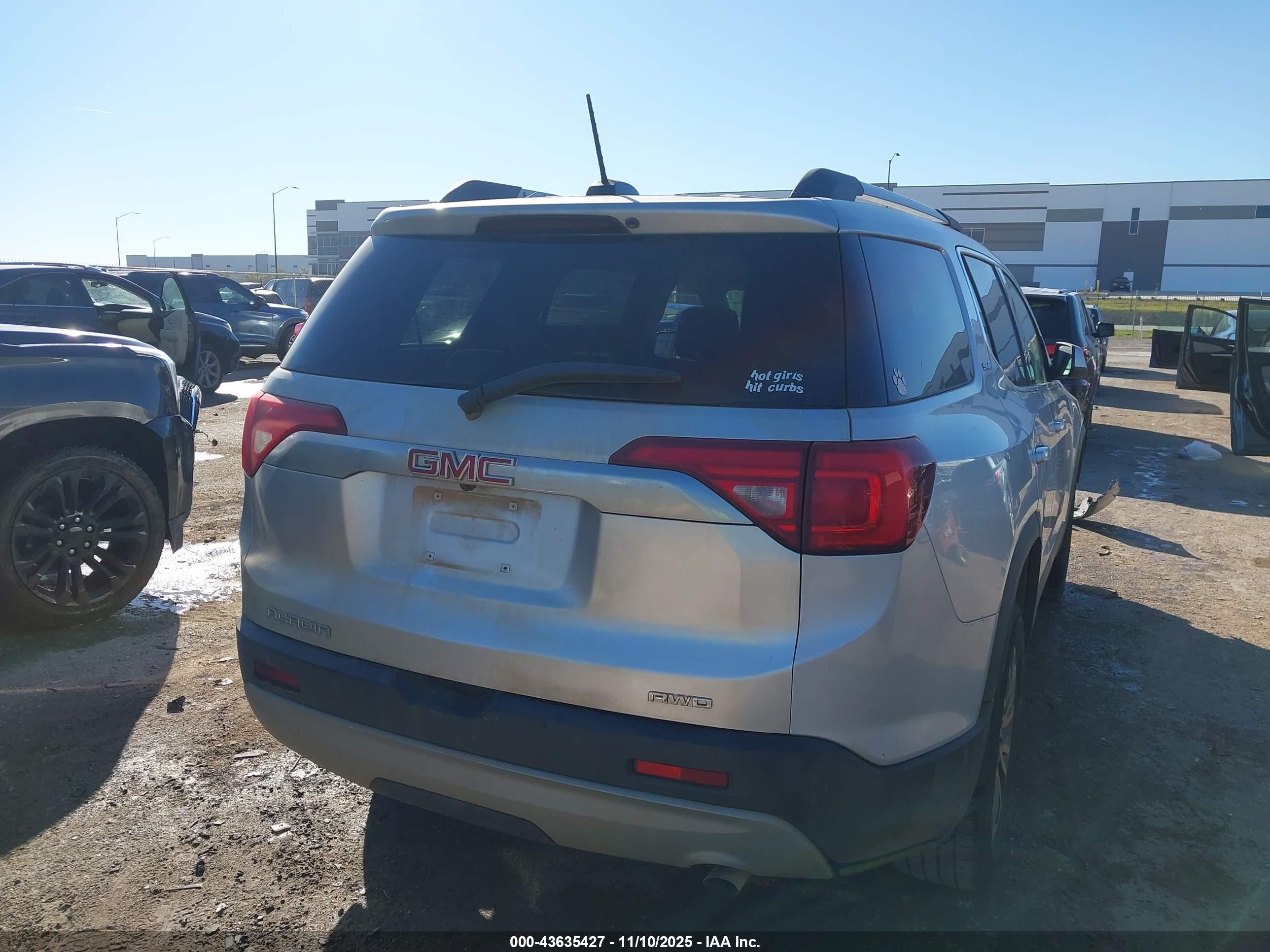 GMC ACADIA image 4