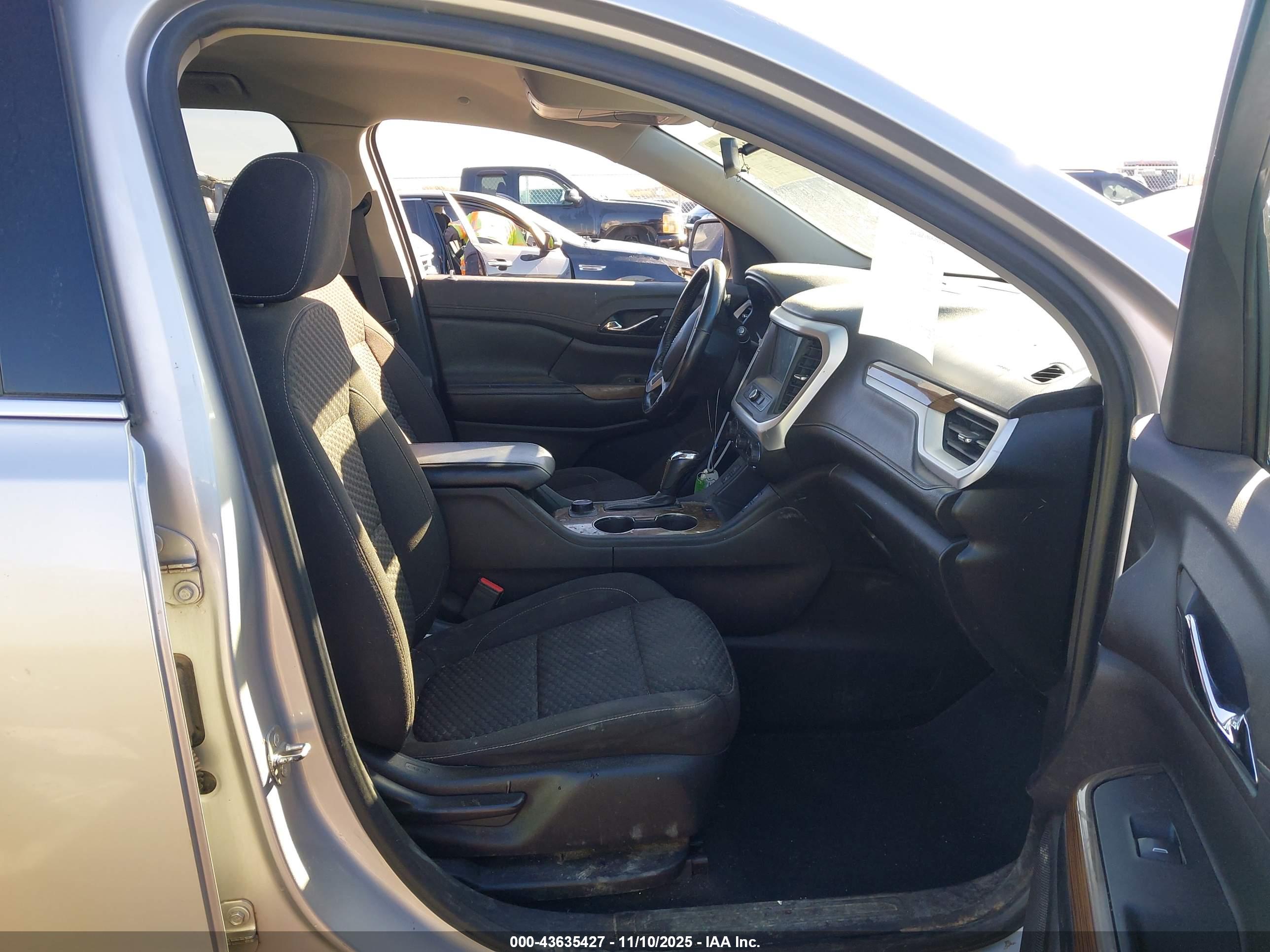 GMC ACADIA image 5