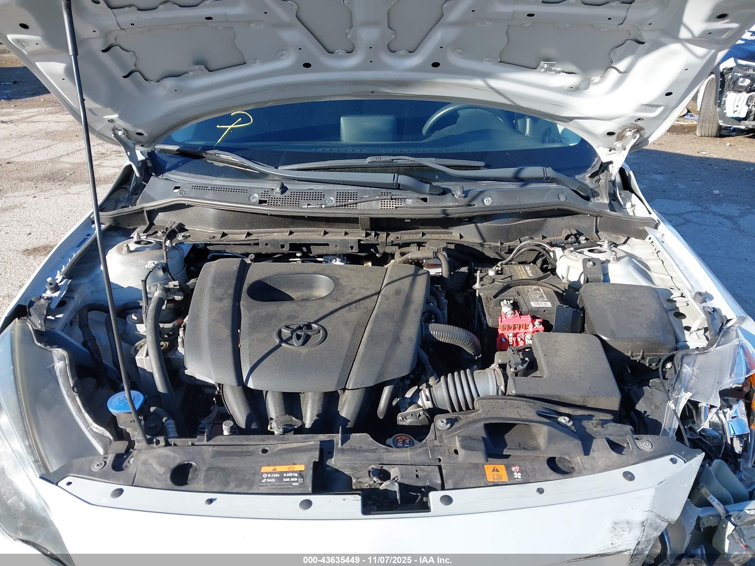 TOYOTA YARIS image 10