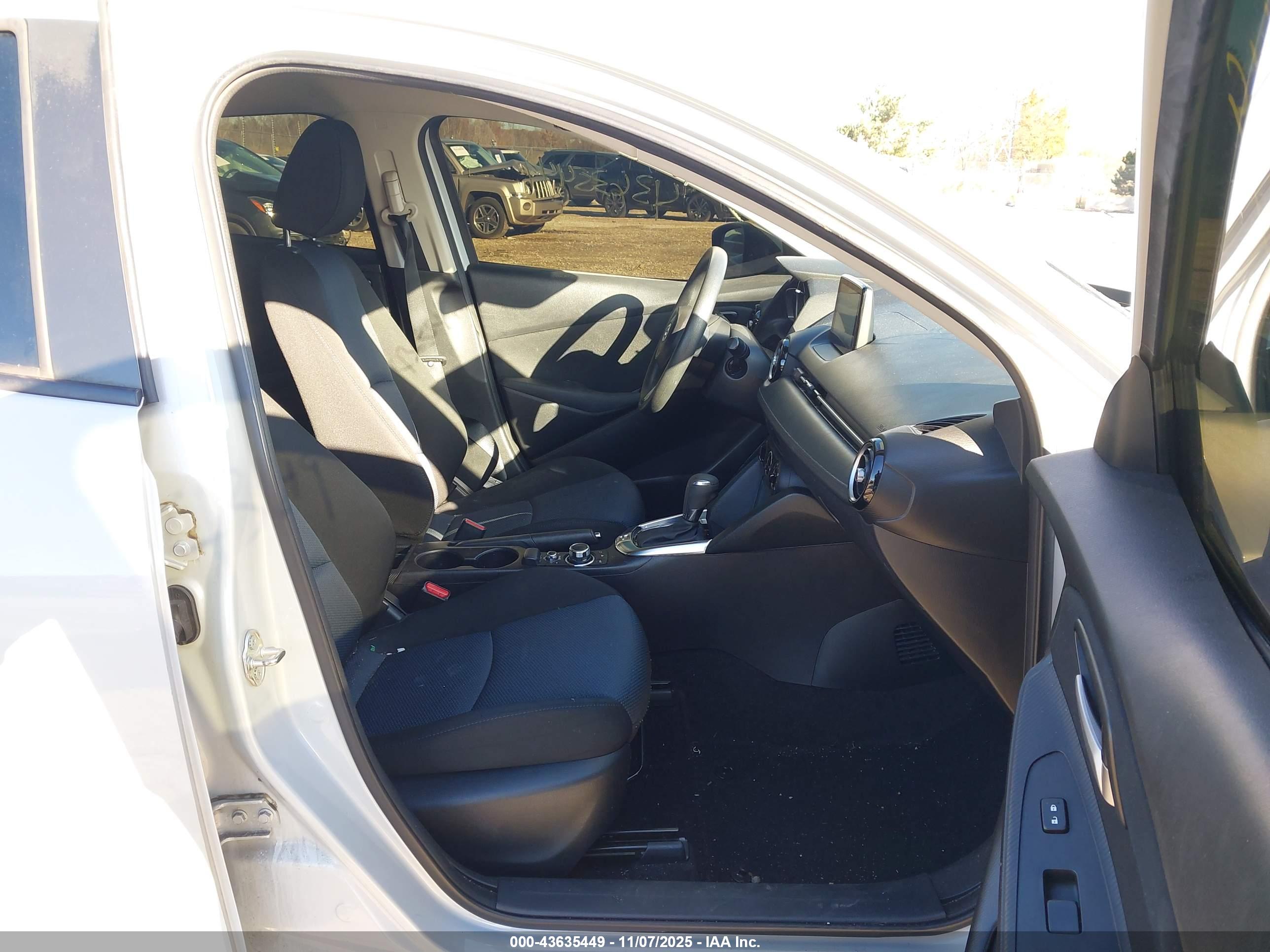 TOYOTA YARIS image 5