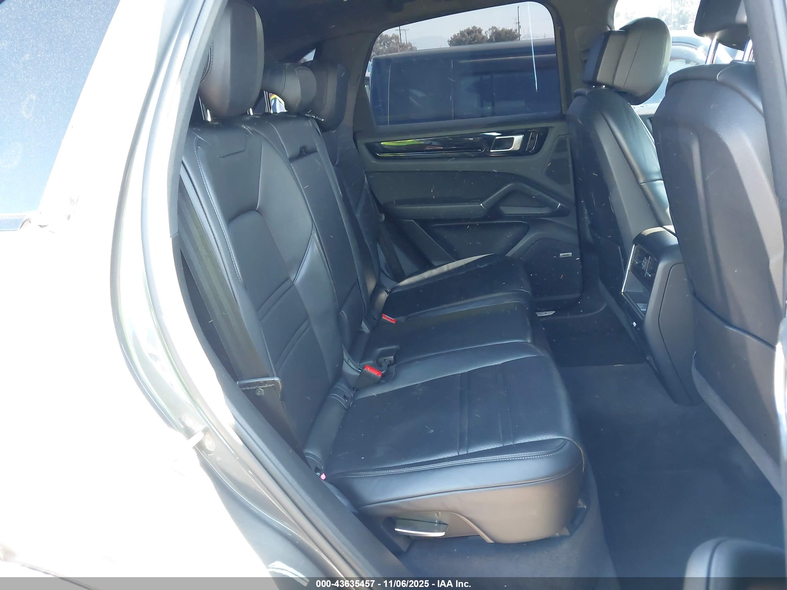 PORSCHE CAYENNE image 8