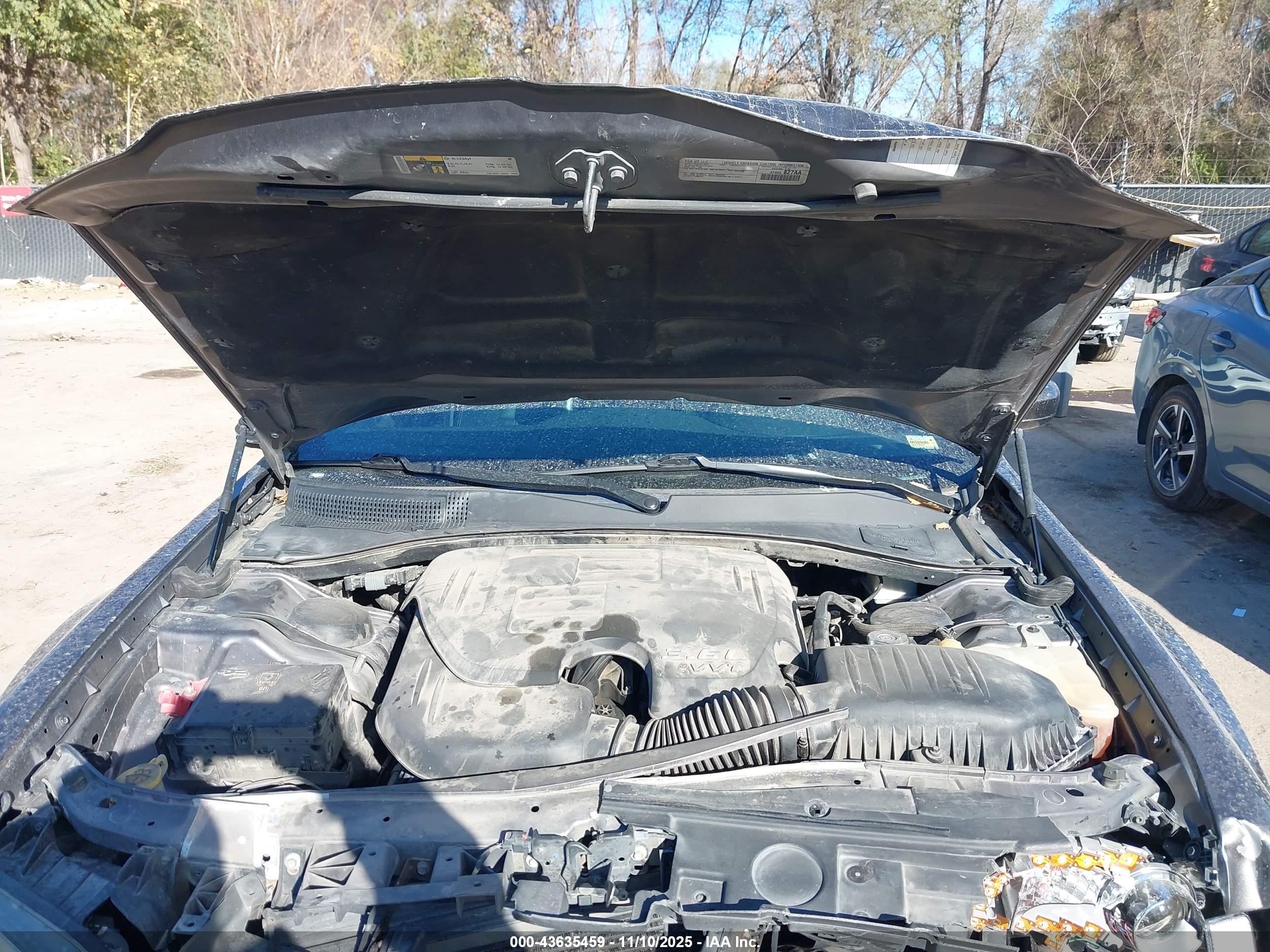 CHRYSLER 300 image 10