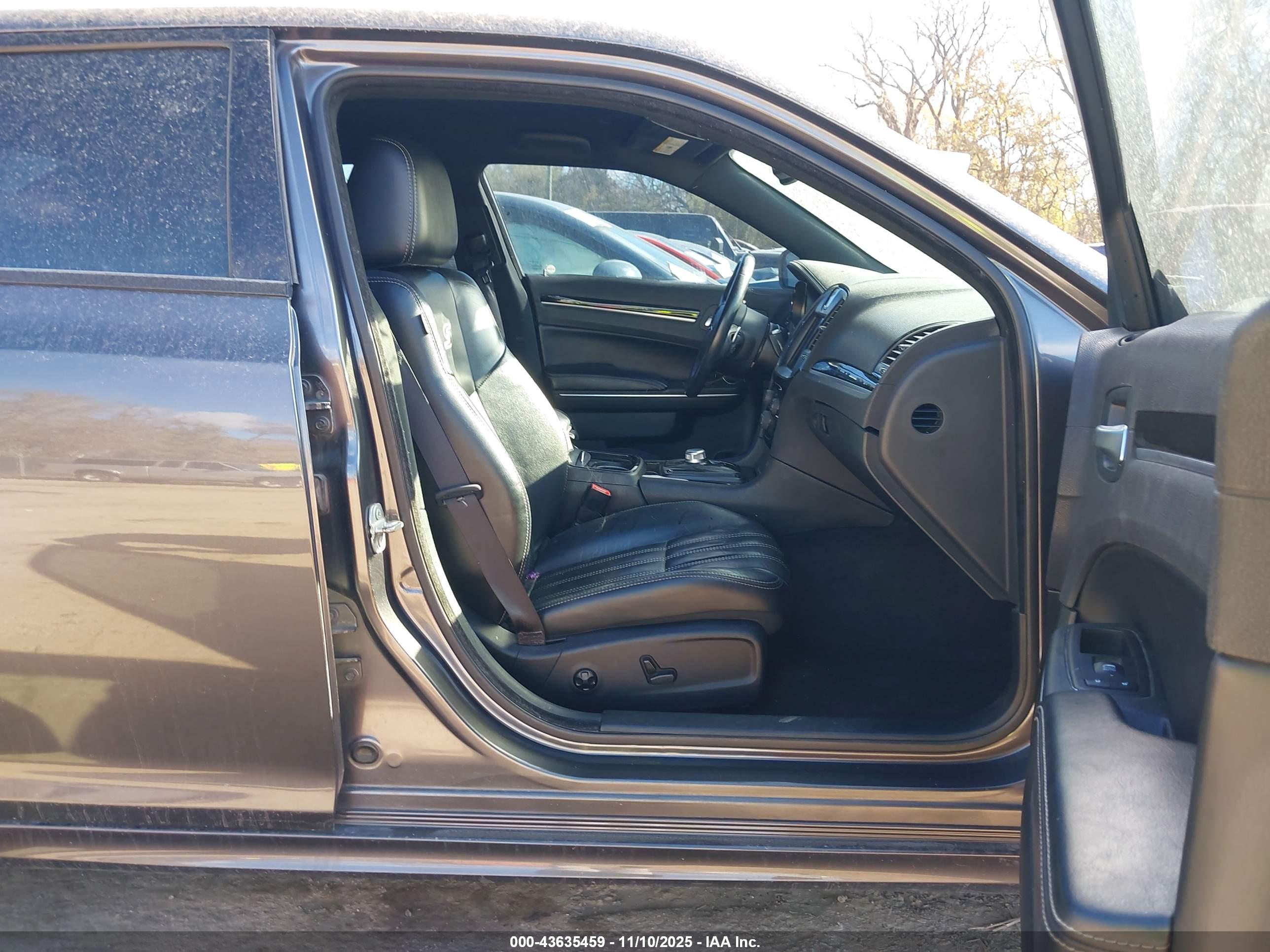CHRYSLER 300 image 5