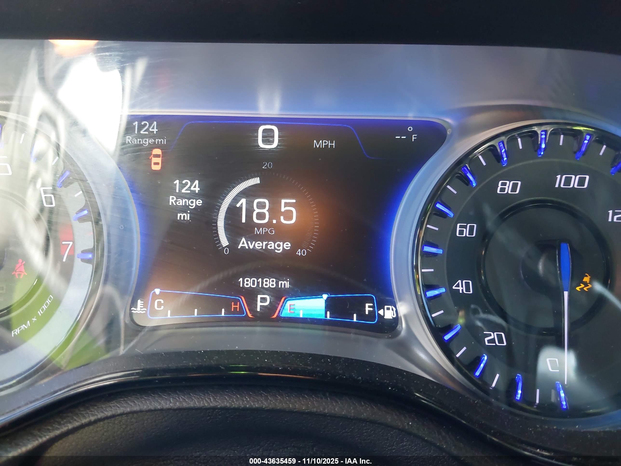 CHRYSLER 300 image 7