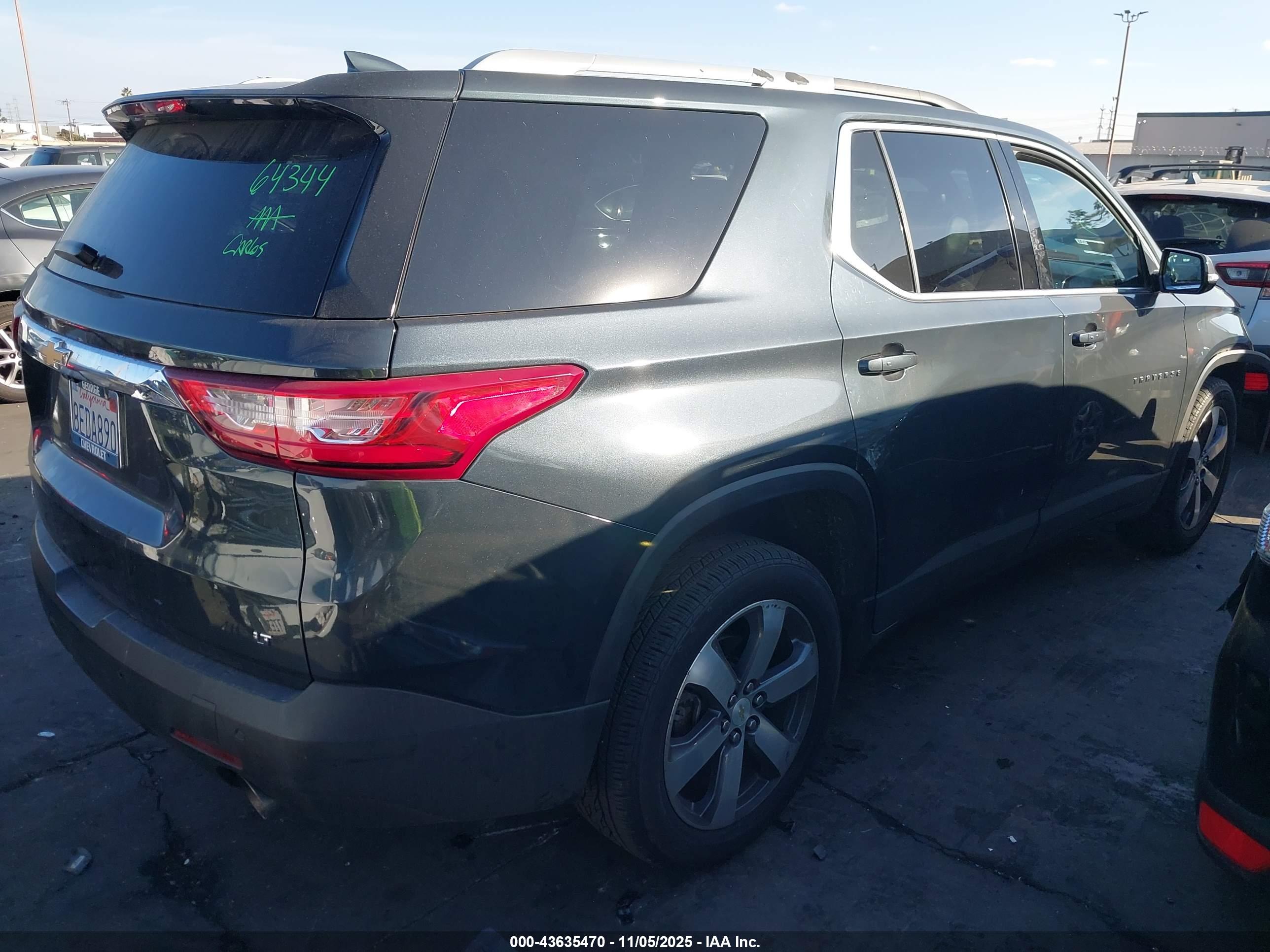 CHEVROLET TRAVERSE image 4