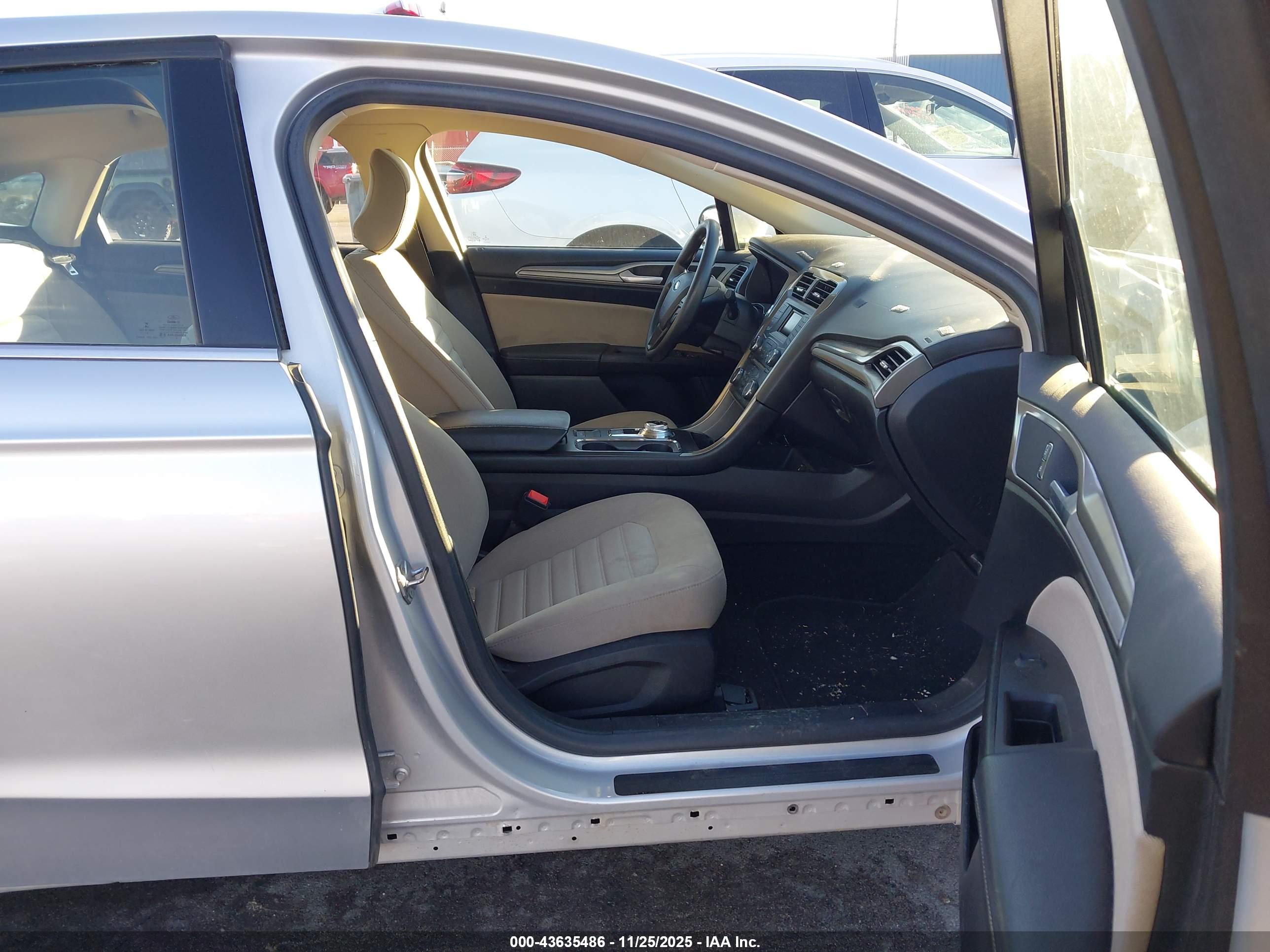 FORD FUSION image 5