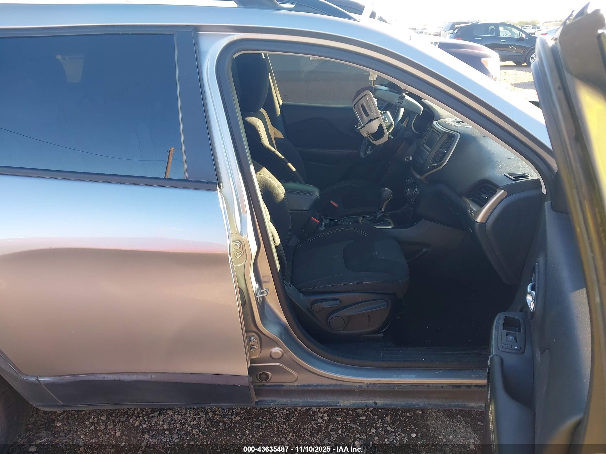 JEEP CHEROKEE image 5