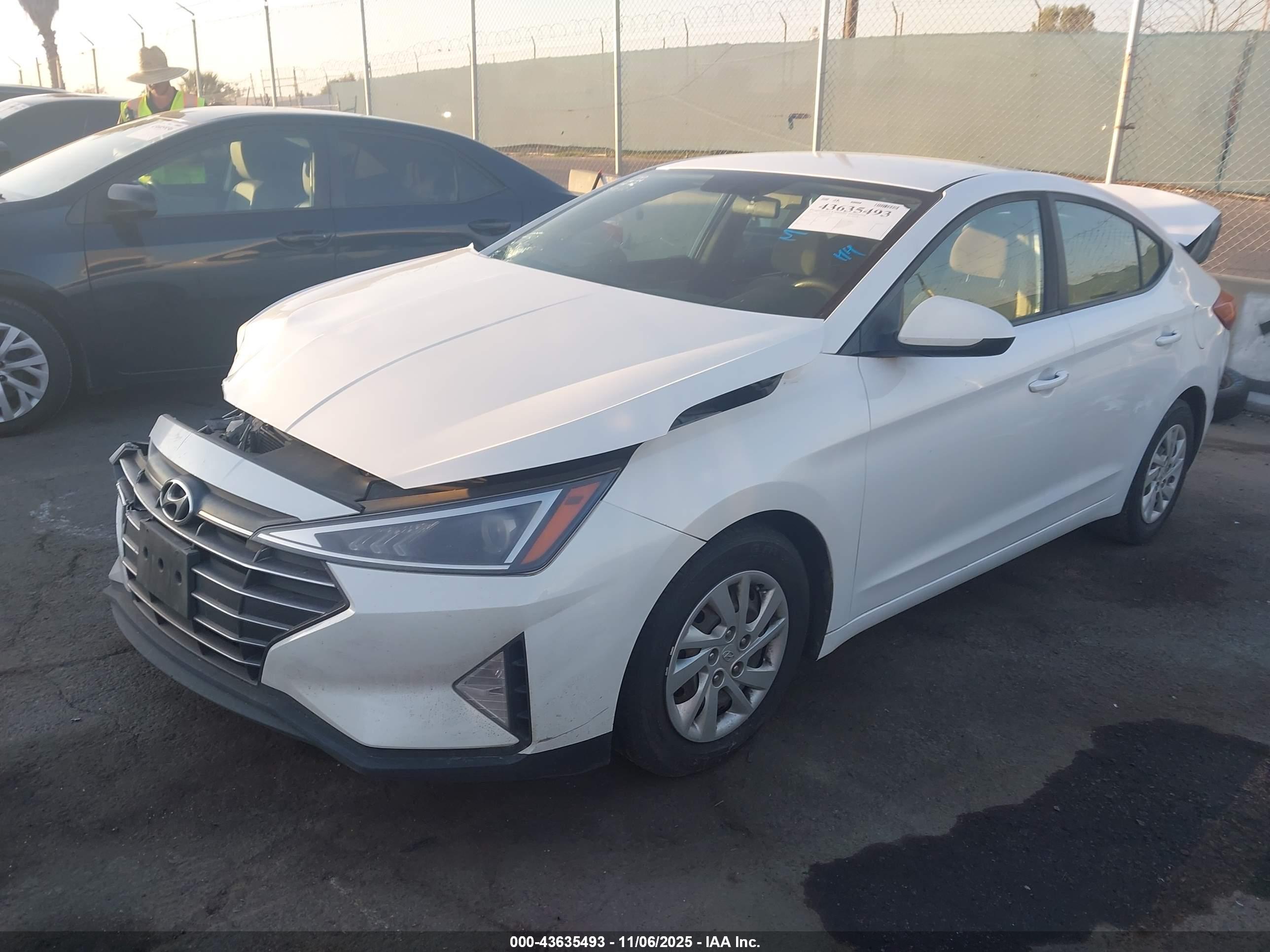 HYUNDAI ELANTRA image 2