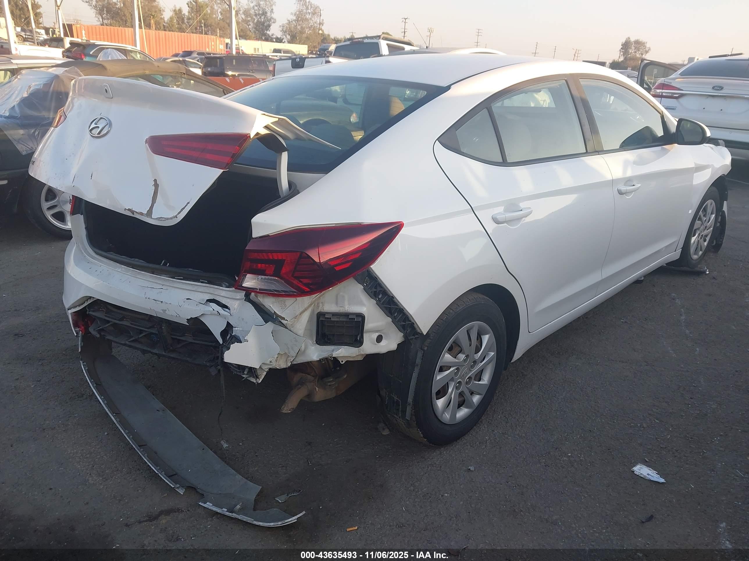 HYUNDAI ELANTRA image 4