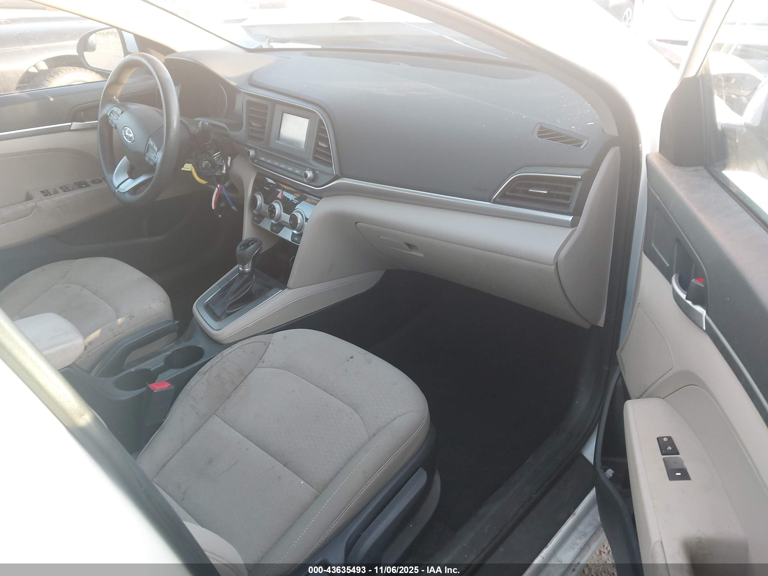 HYUNDAI ELANTRA image 5