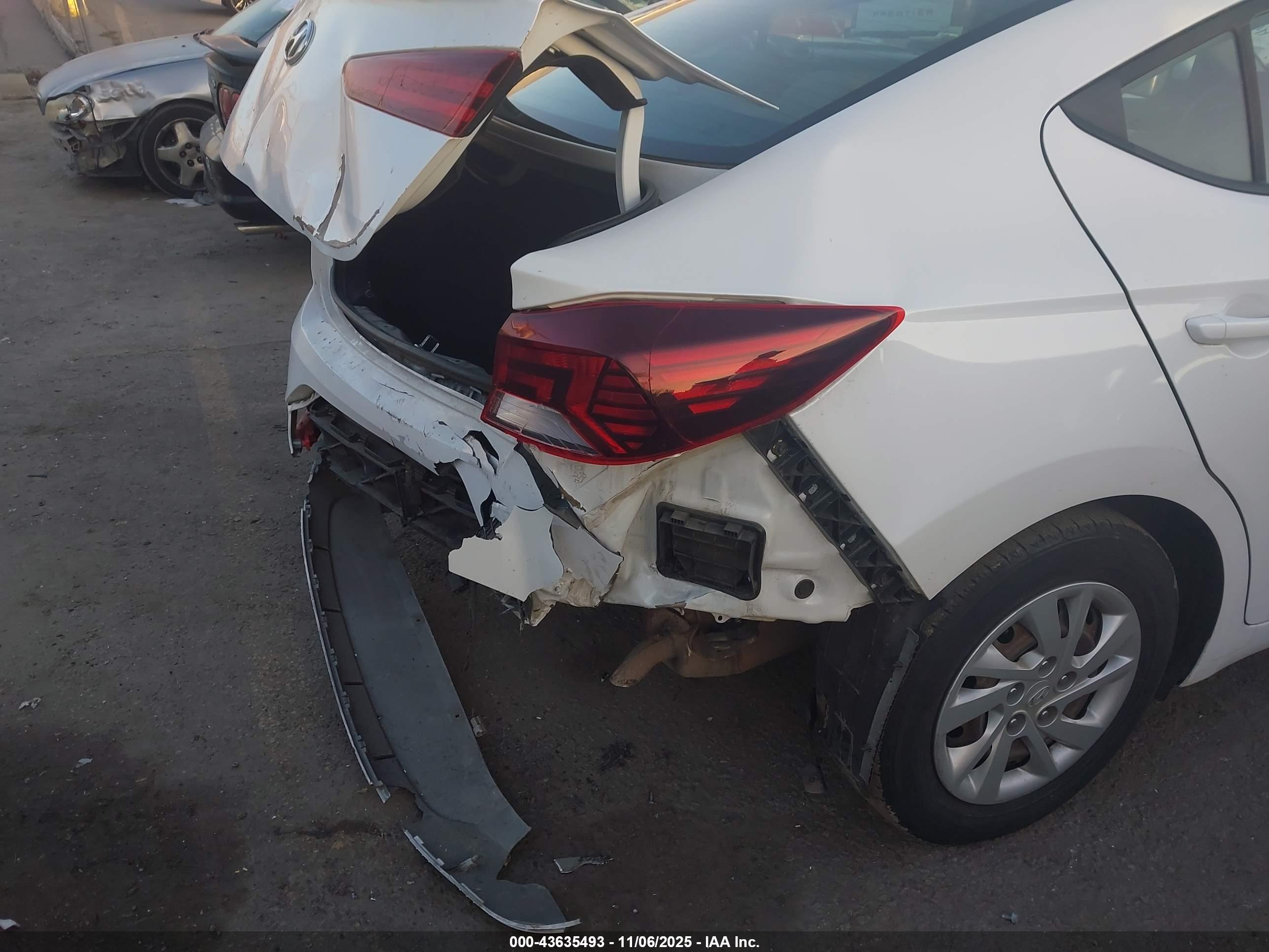 HYUNDAI ELANTRA image 6