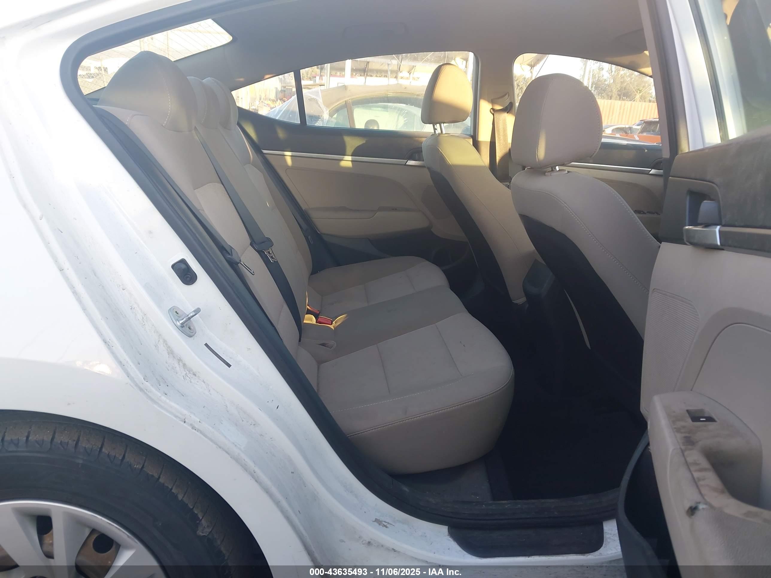 HYUNDAI ELANTRA image 8