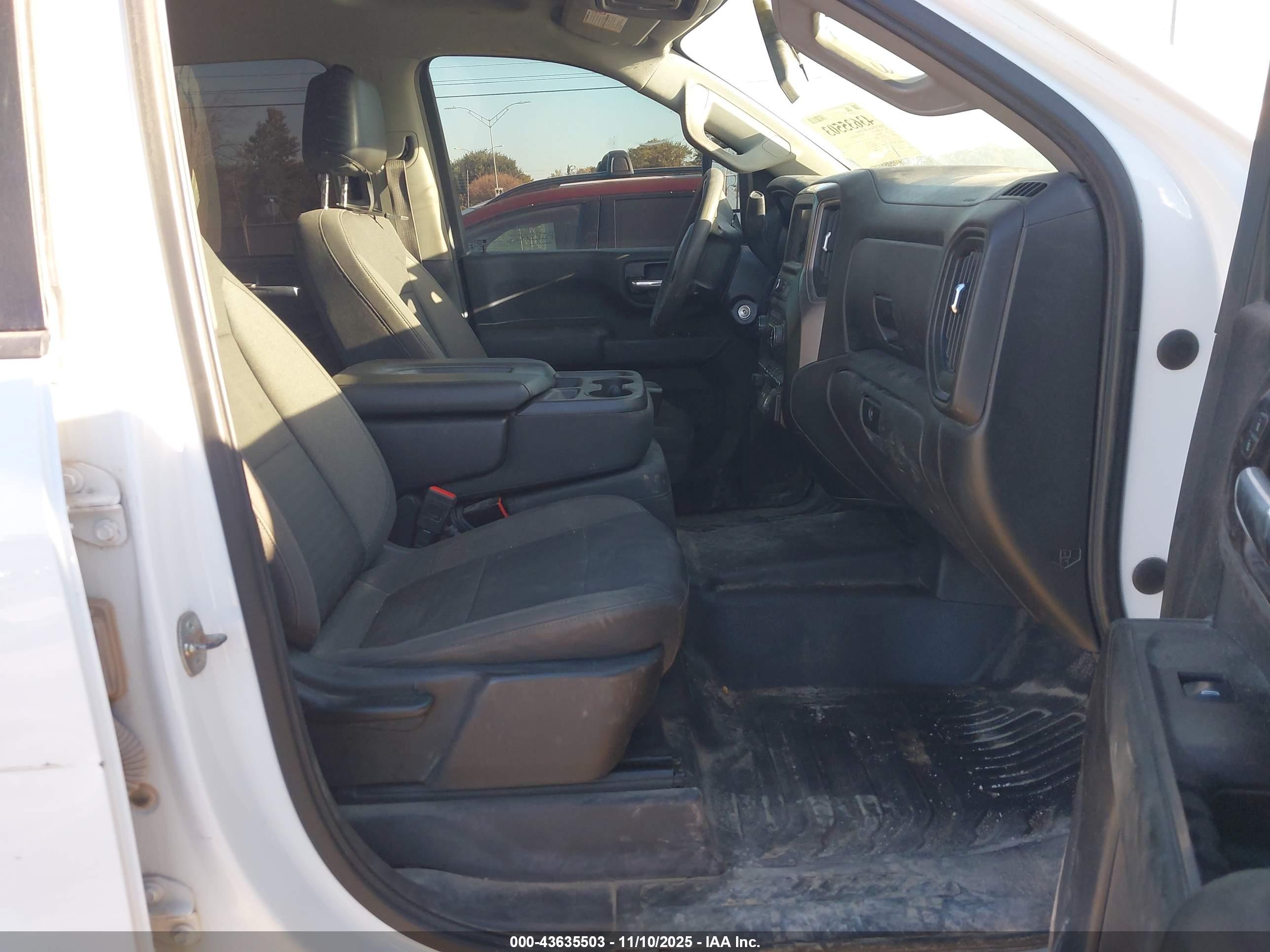 CHEVROLET SILVERADO image 5