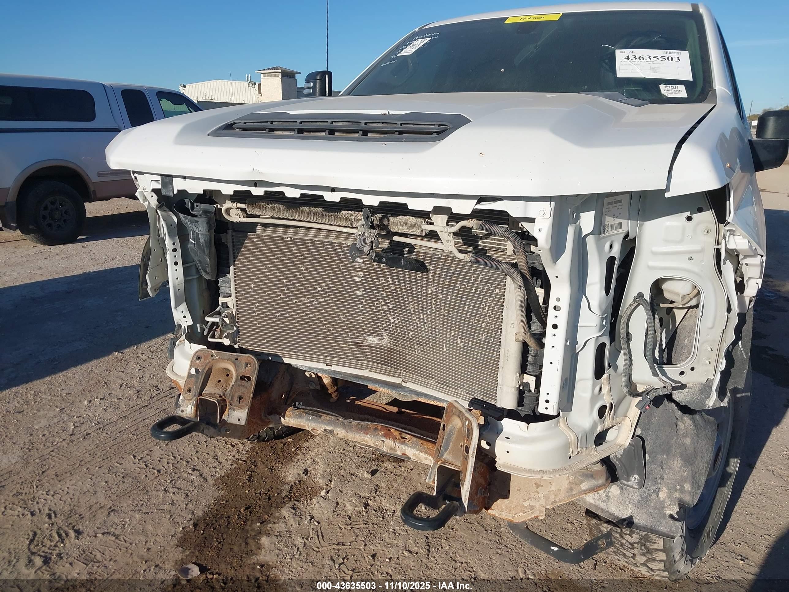 CHEVROLET SILVERADO image 6