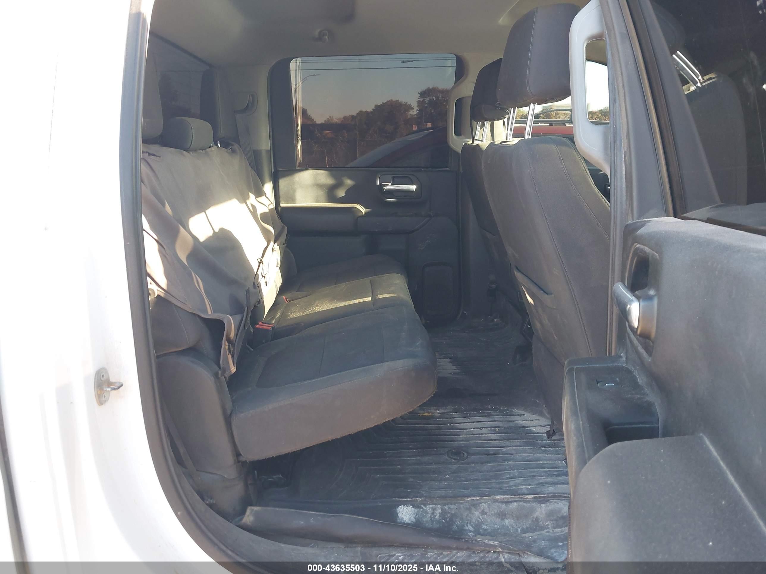 CHEVROLET SILVERADO image 8