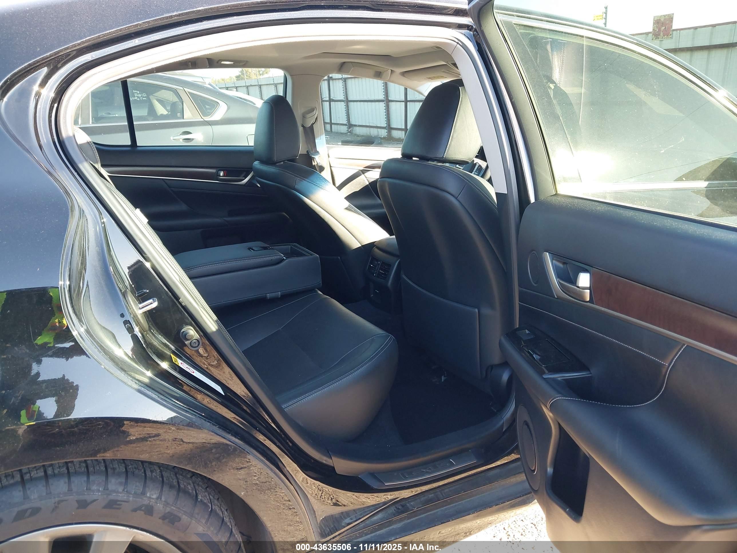 LEXUS GS image 8
