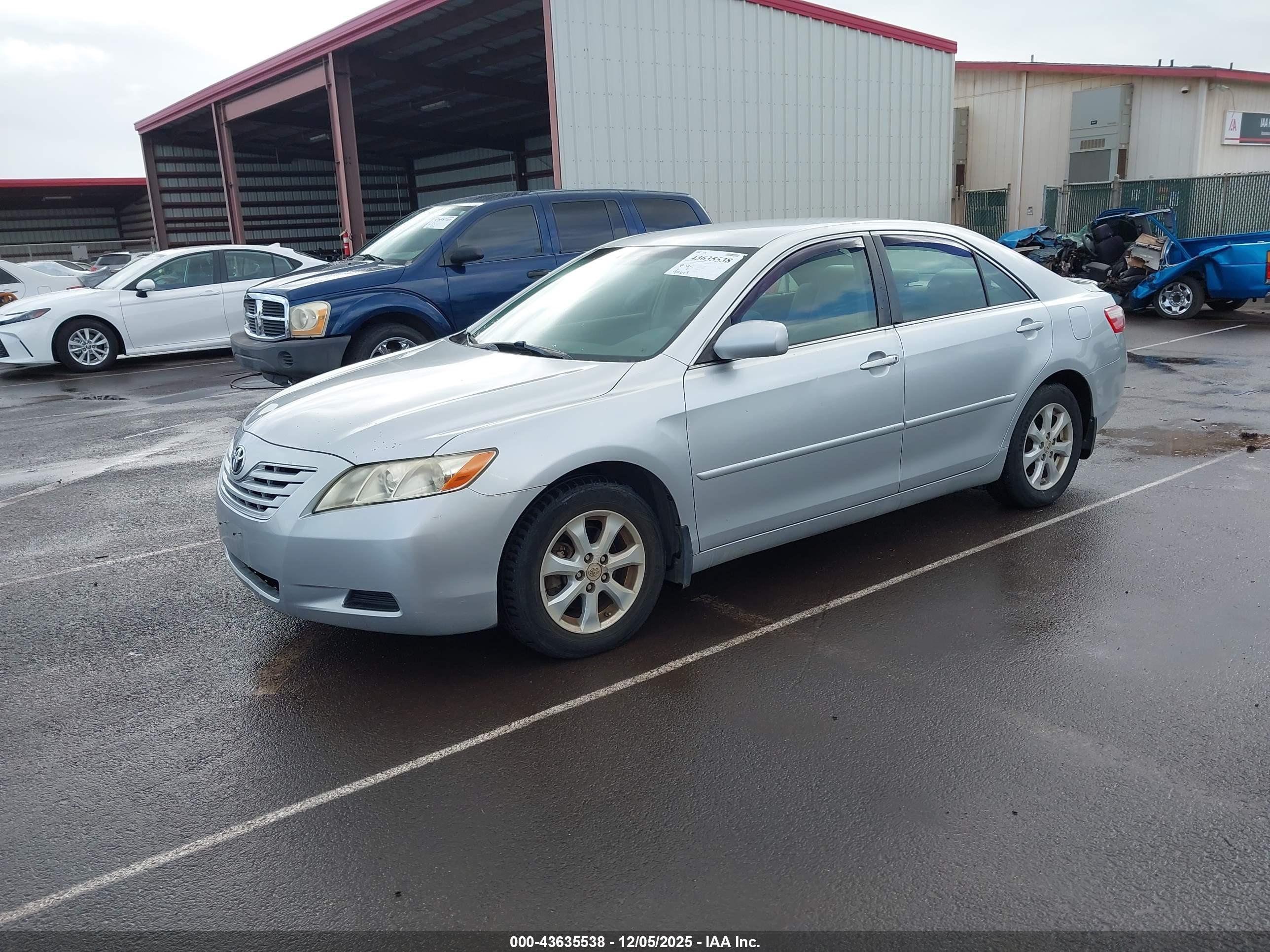 TOYOTA CAMRY image 2