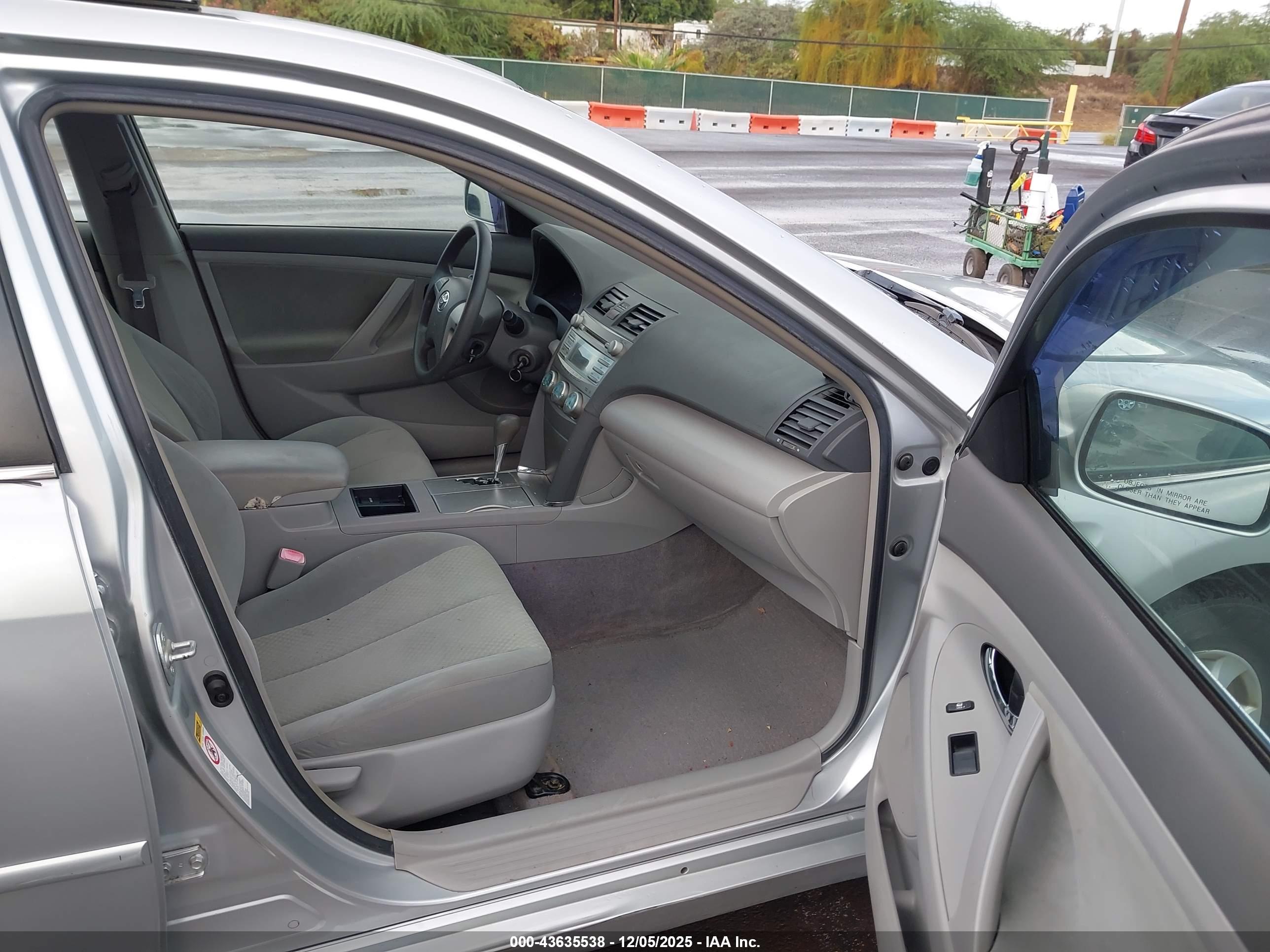 TOYOTA CAMRY image 5