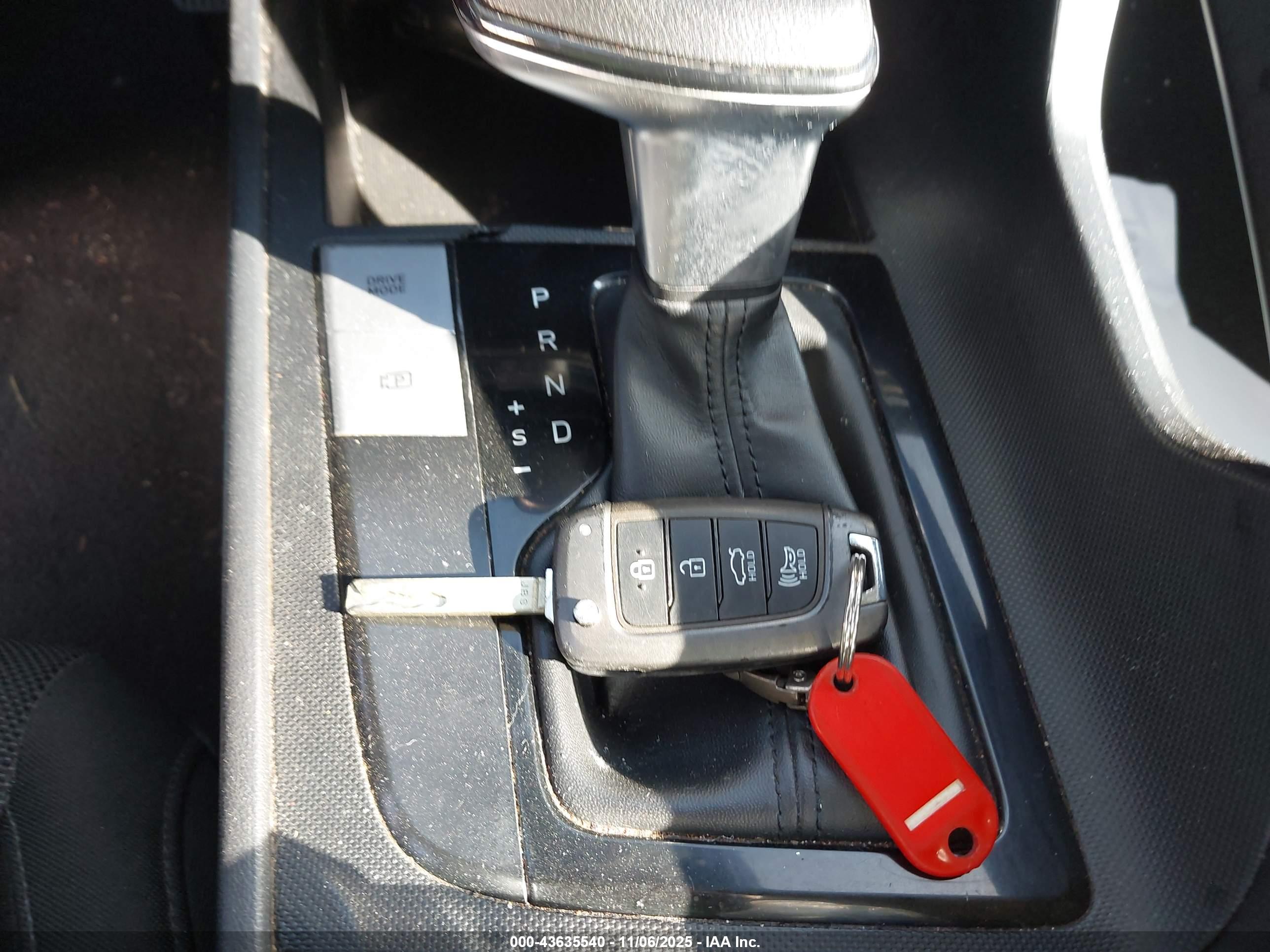 HYUNDAI ELANTRA image 11