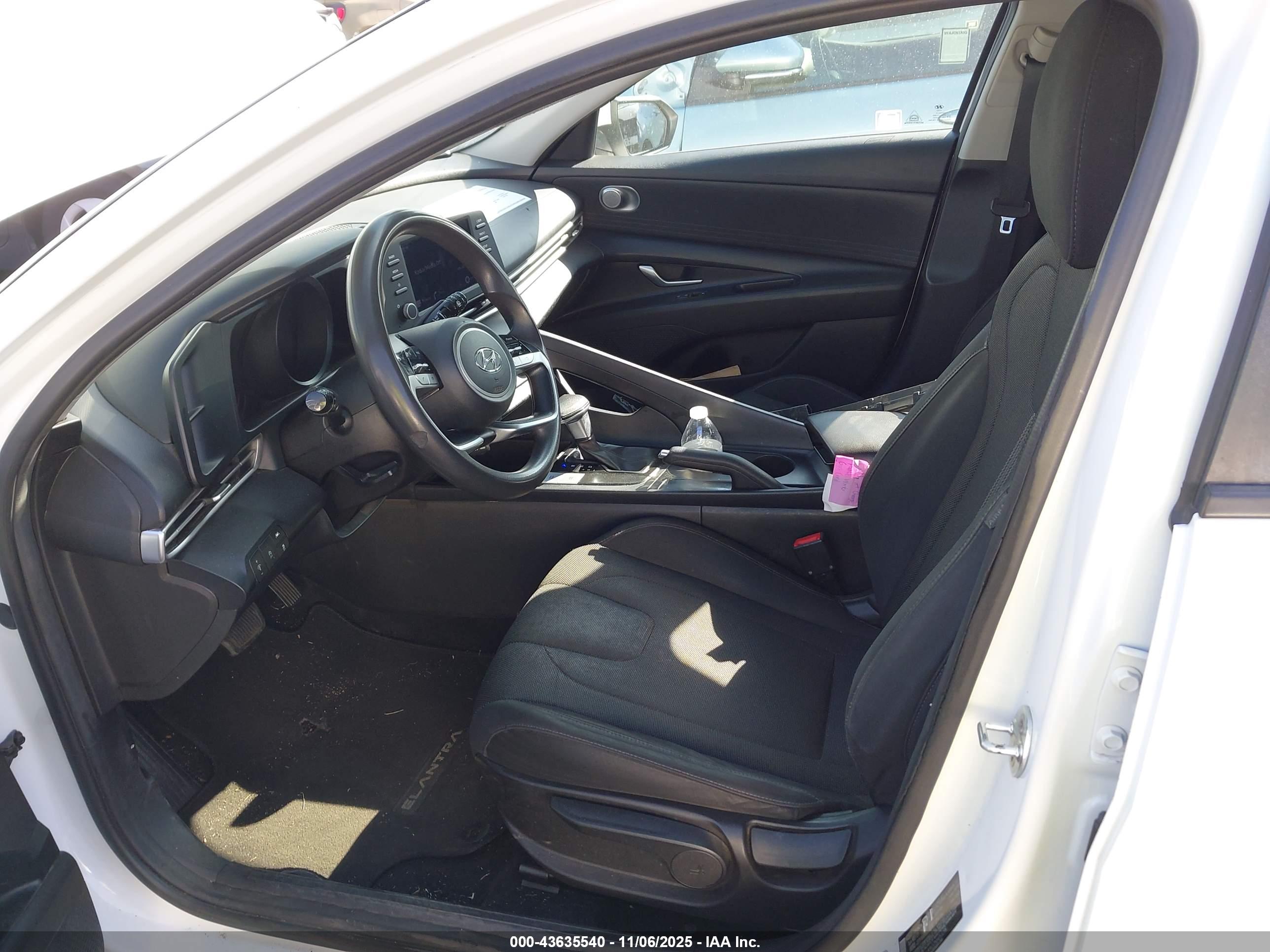 HYUNDAI ELANTRA image 5