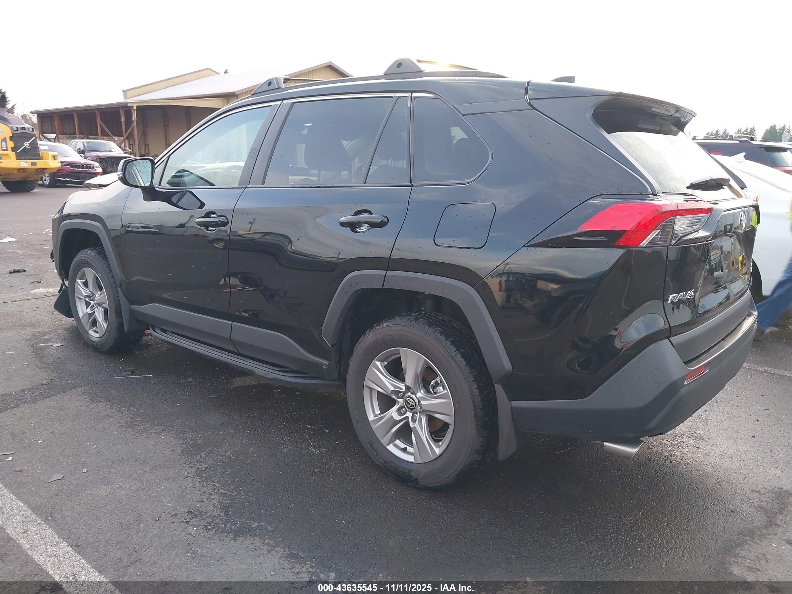 TOYOTA RAV4 image 3