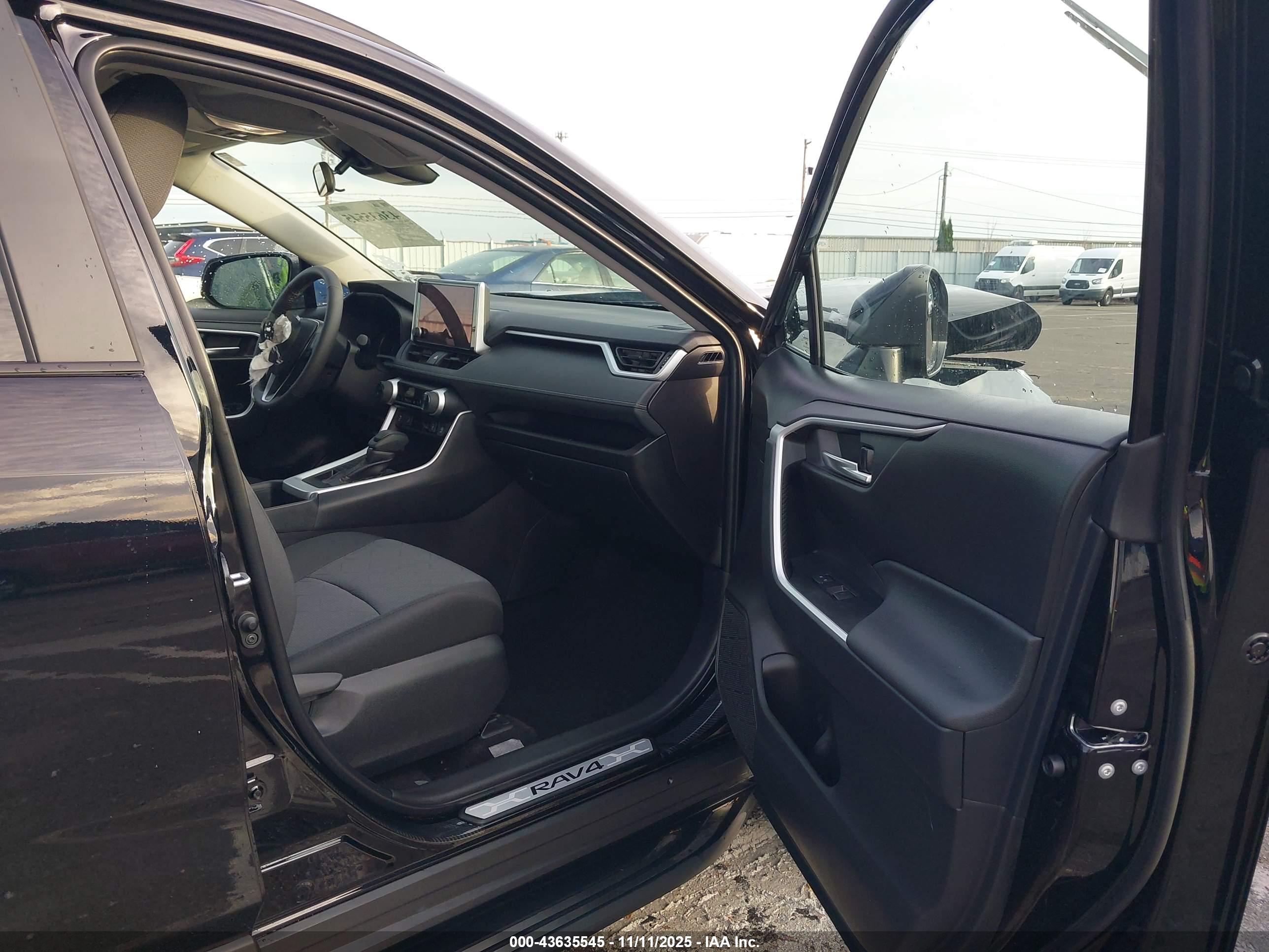 TOYOTA RAV4 image 5