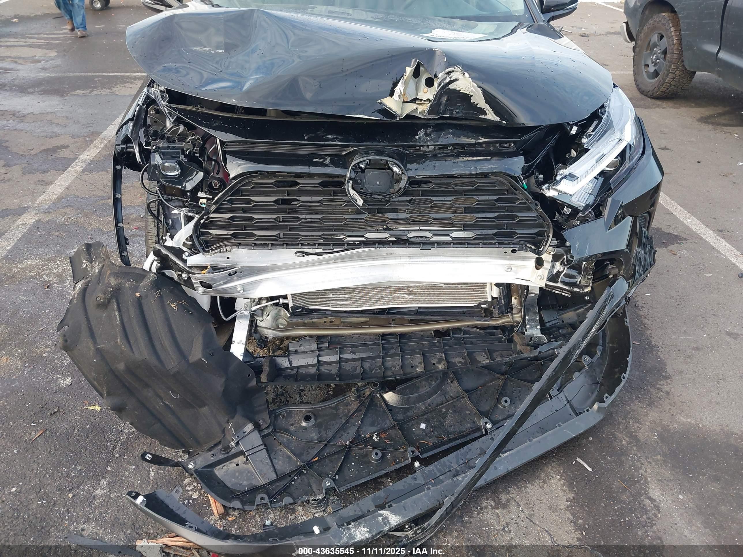 TOYOTA RAV4 image 6