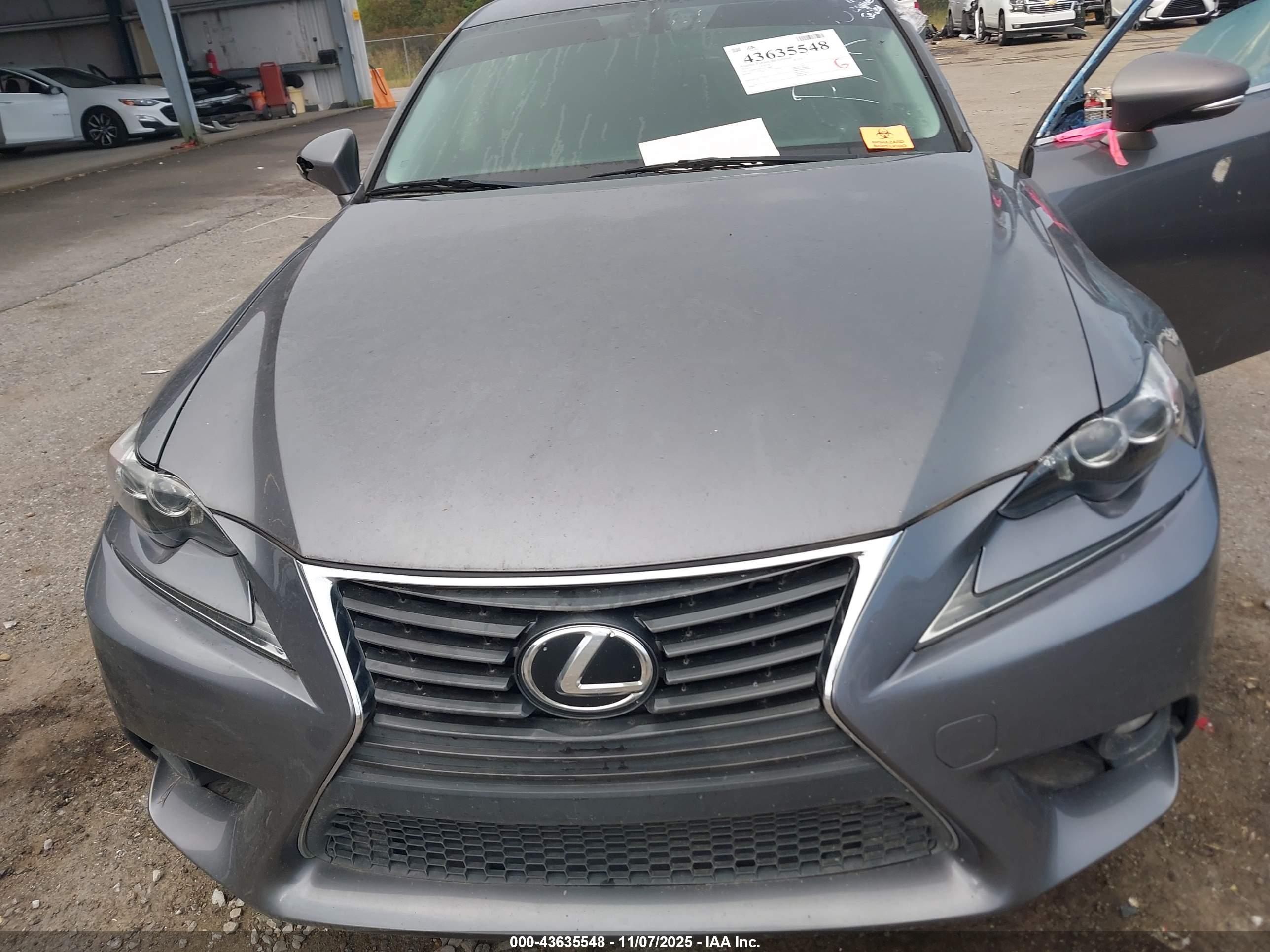 LEXUS IS image 10