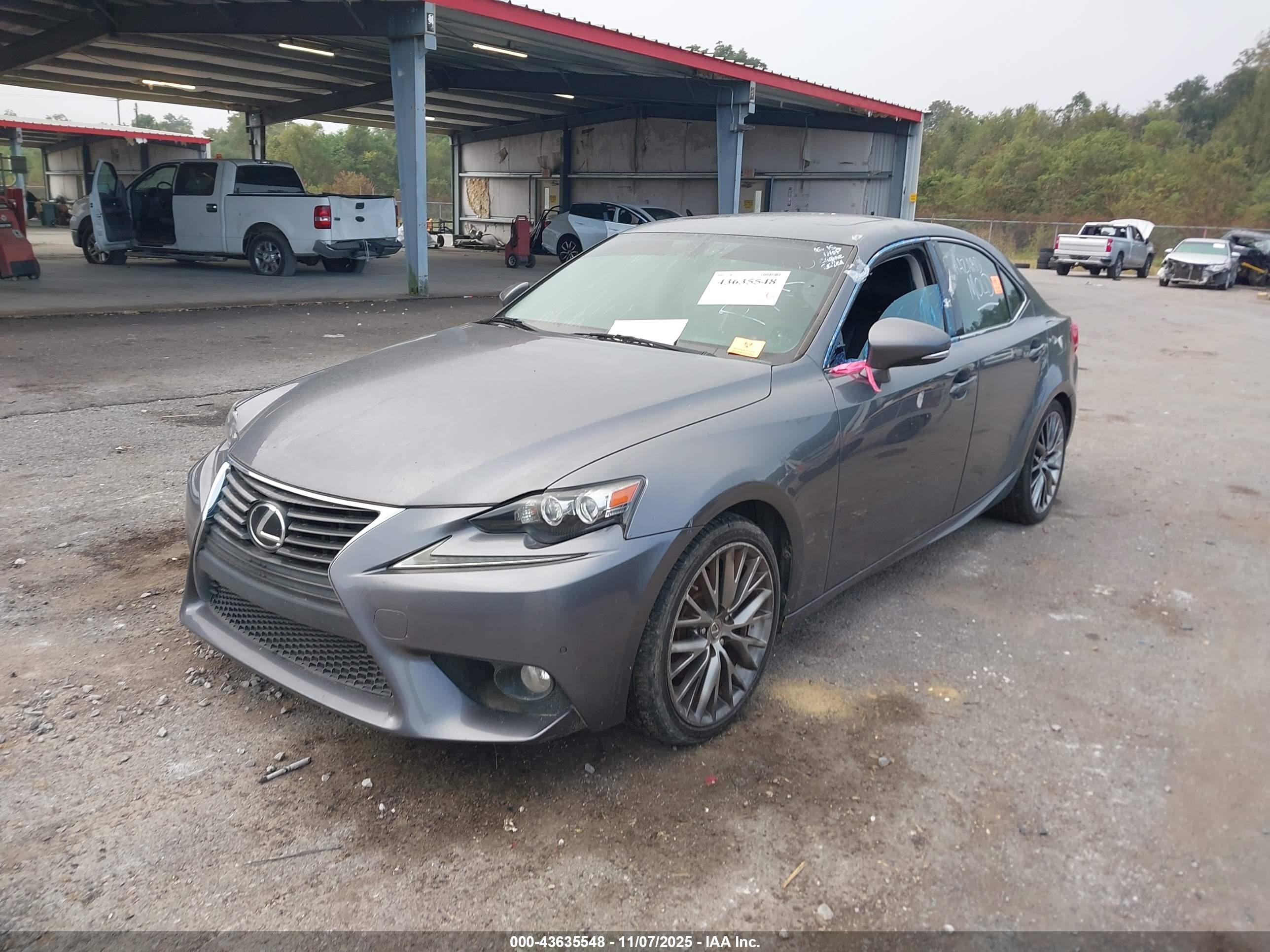 LEXUS IS image 2