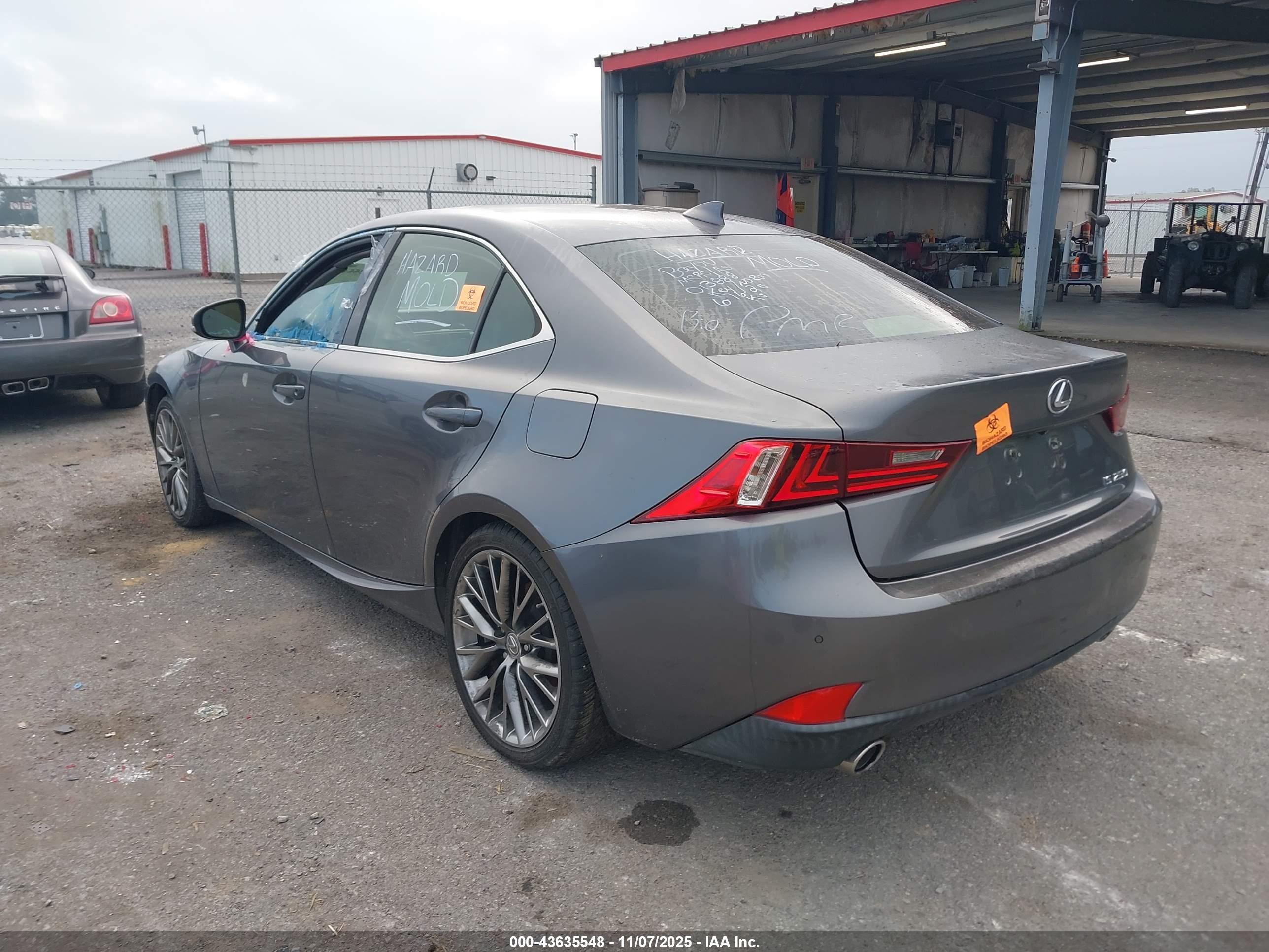 LEXUS IS image 3