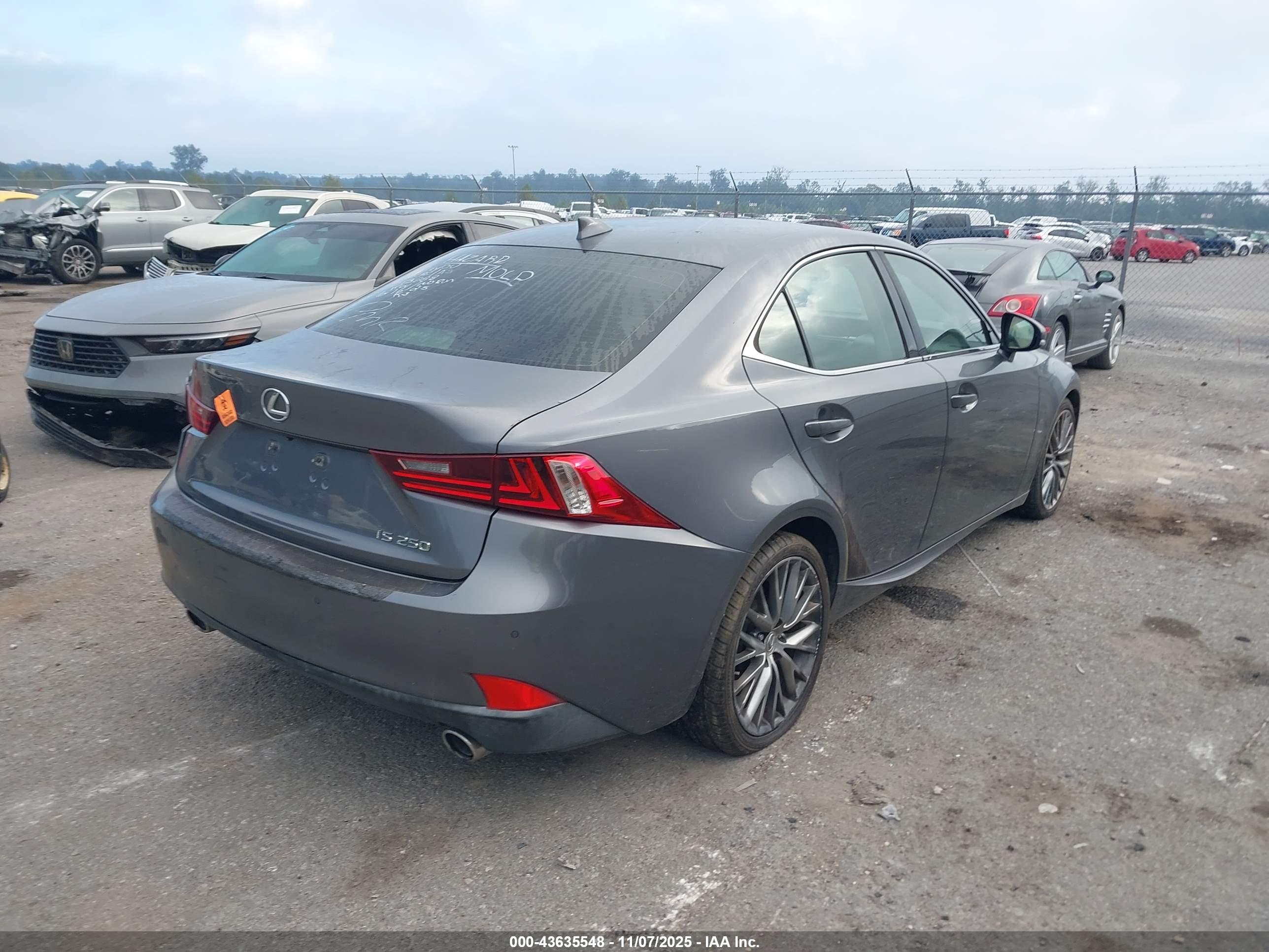 LEXUS IS image 4