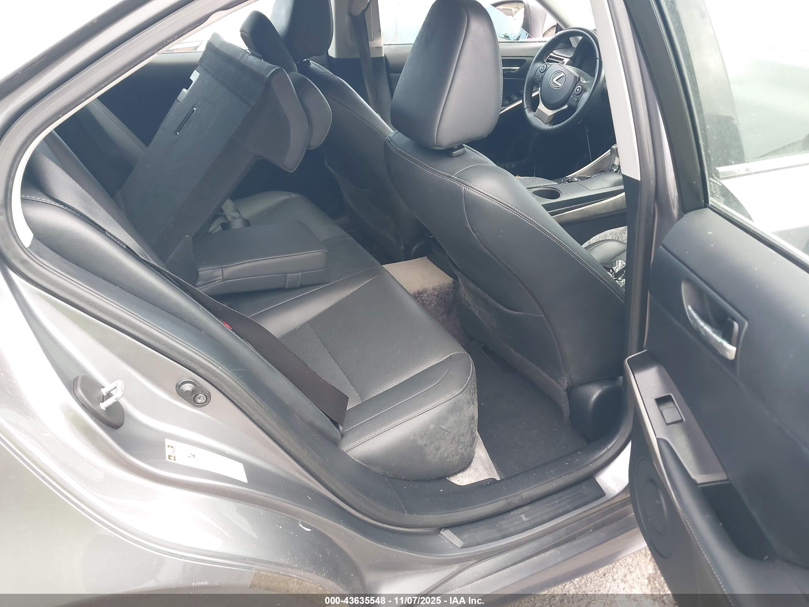 LEXUS IS image 8