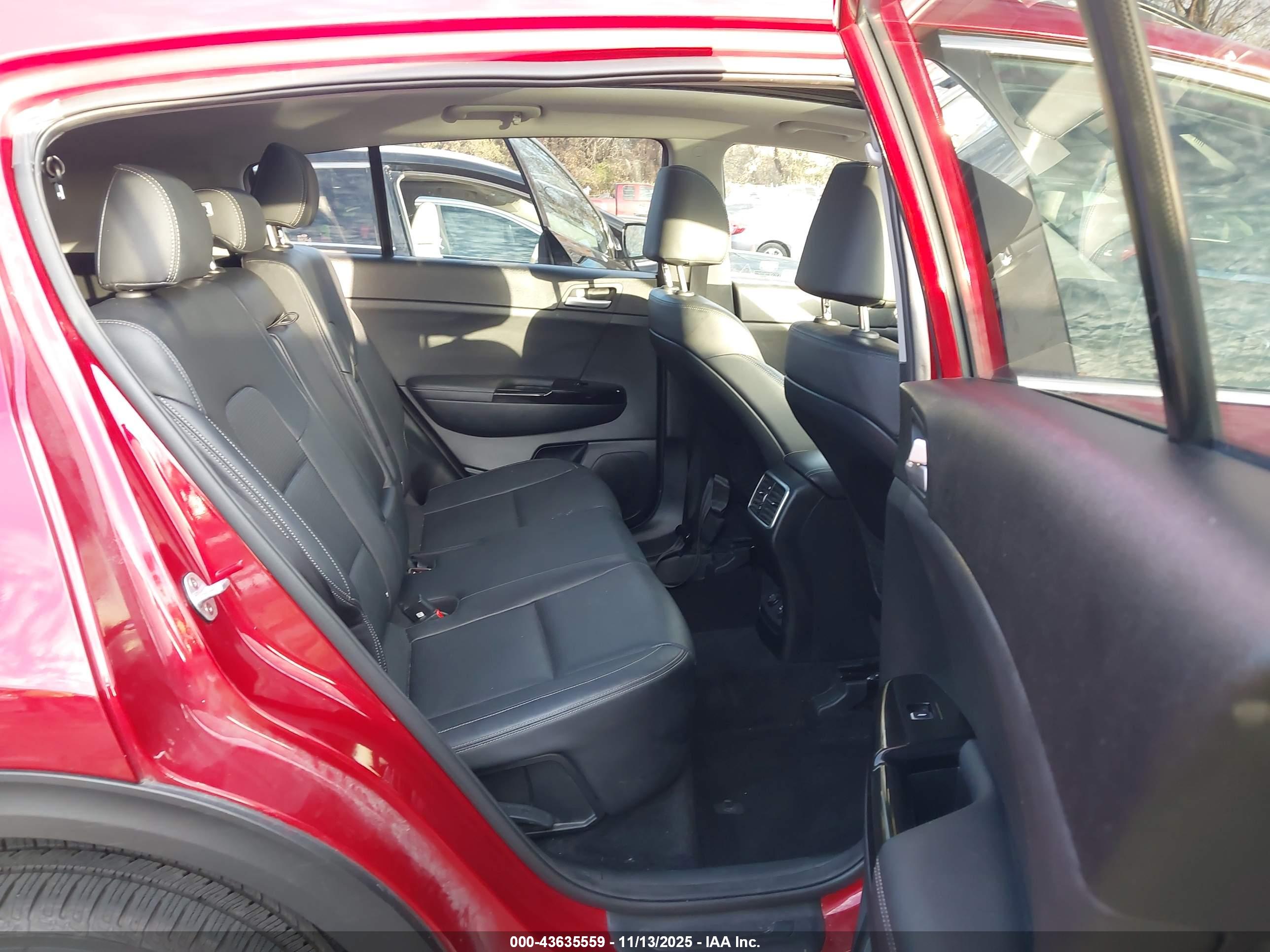 KIA SPORTAGE image 8