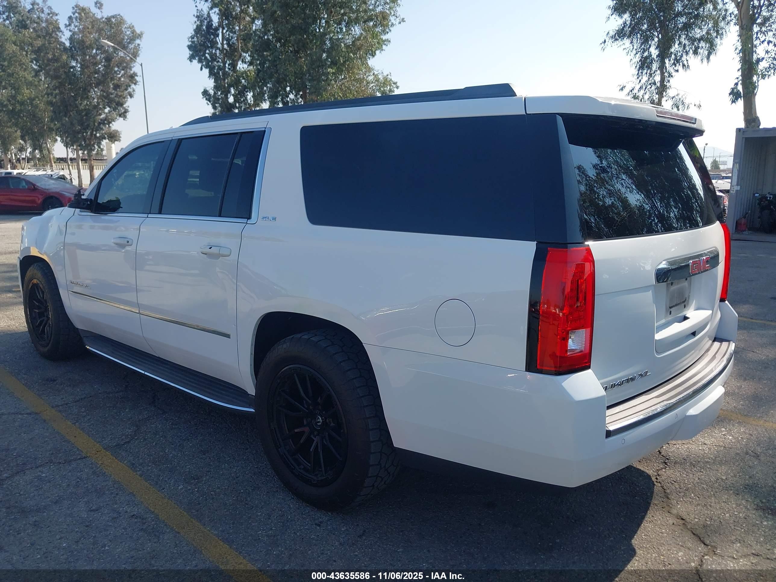 GMC YUKON image 3