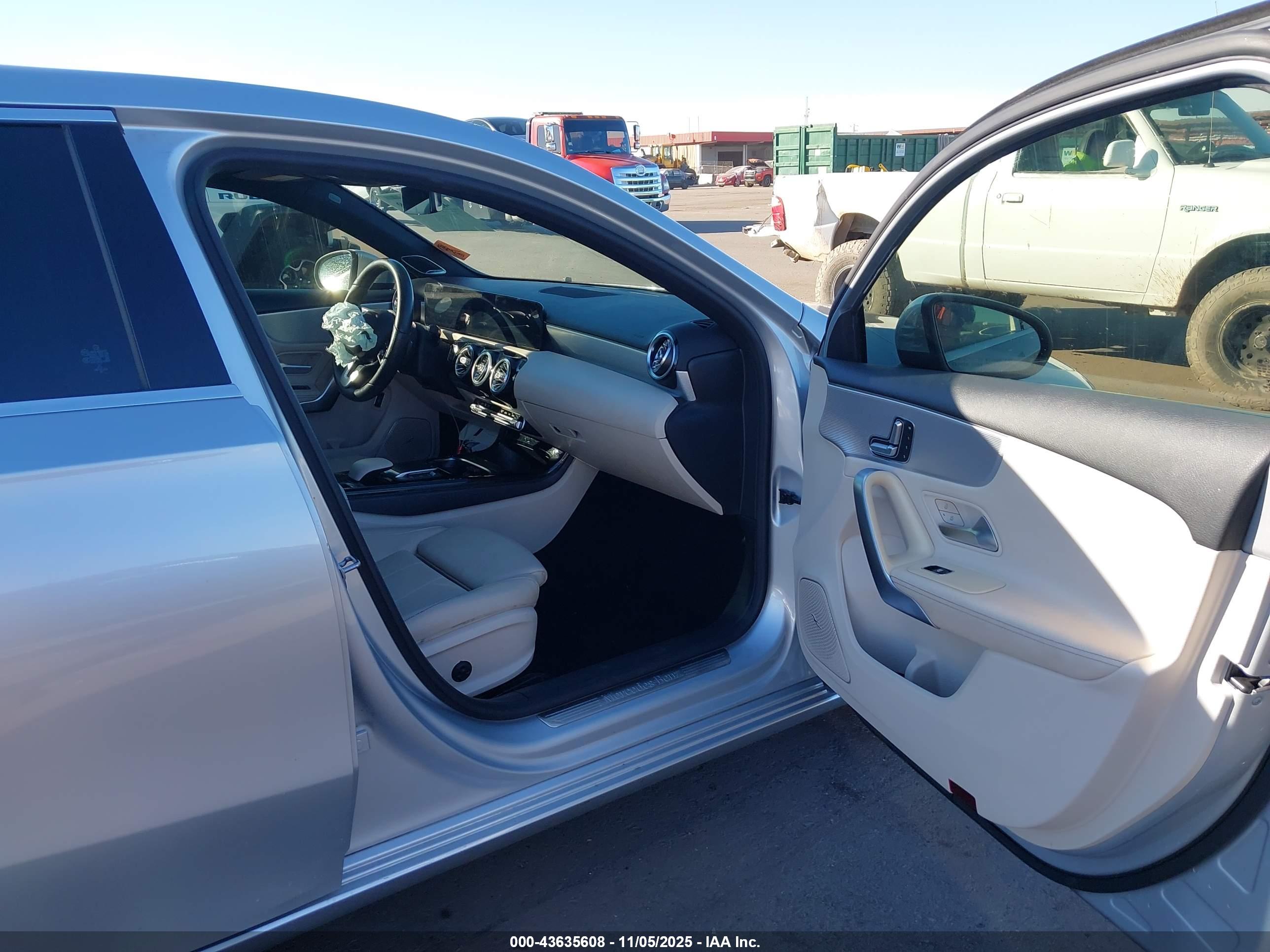 MERCEDES-BENZ A image 5