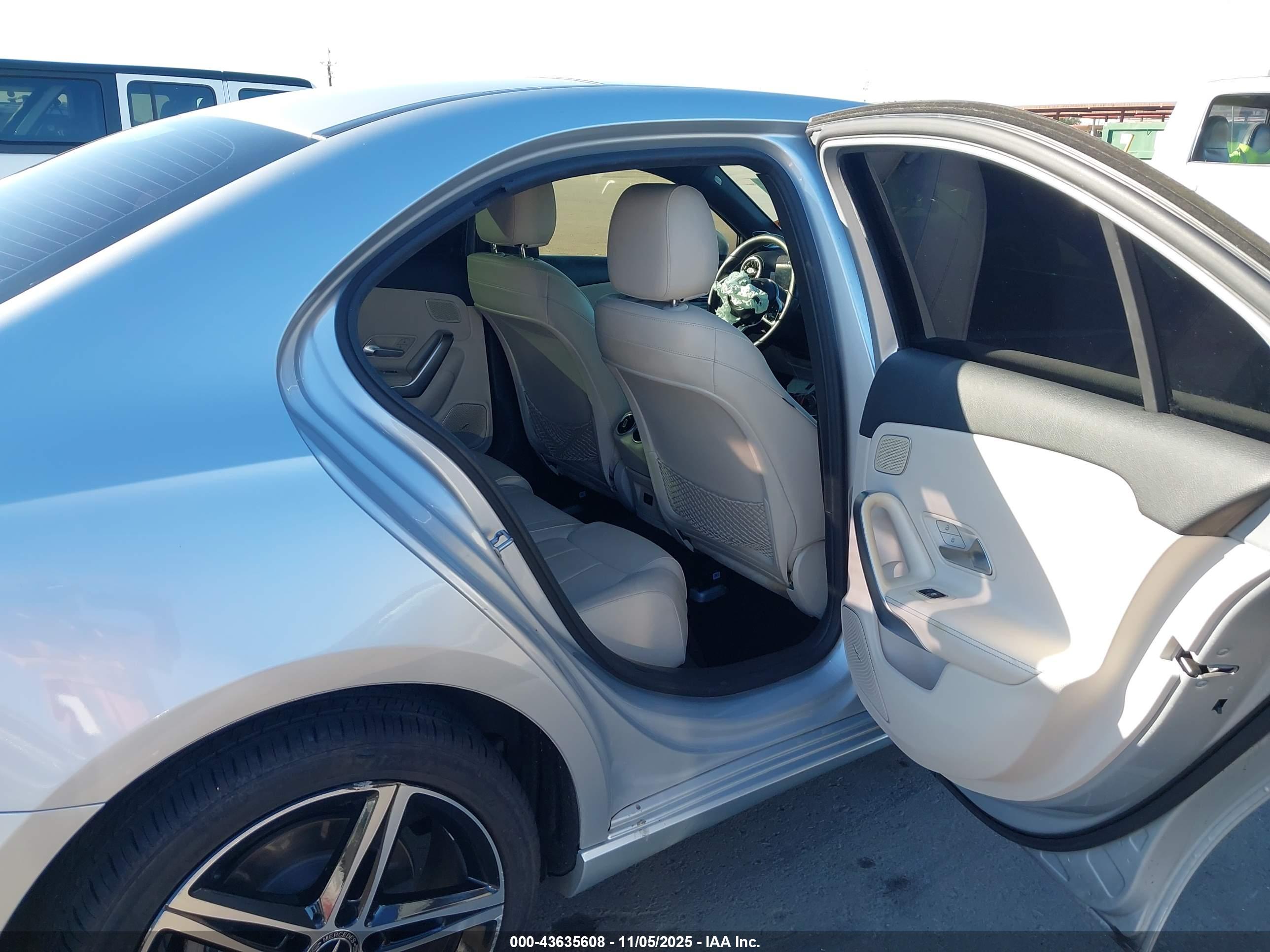 MERCEDES-BENZ A image 8