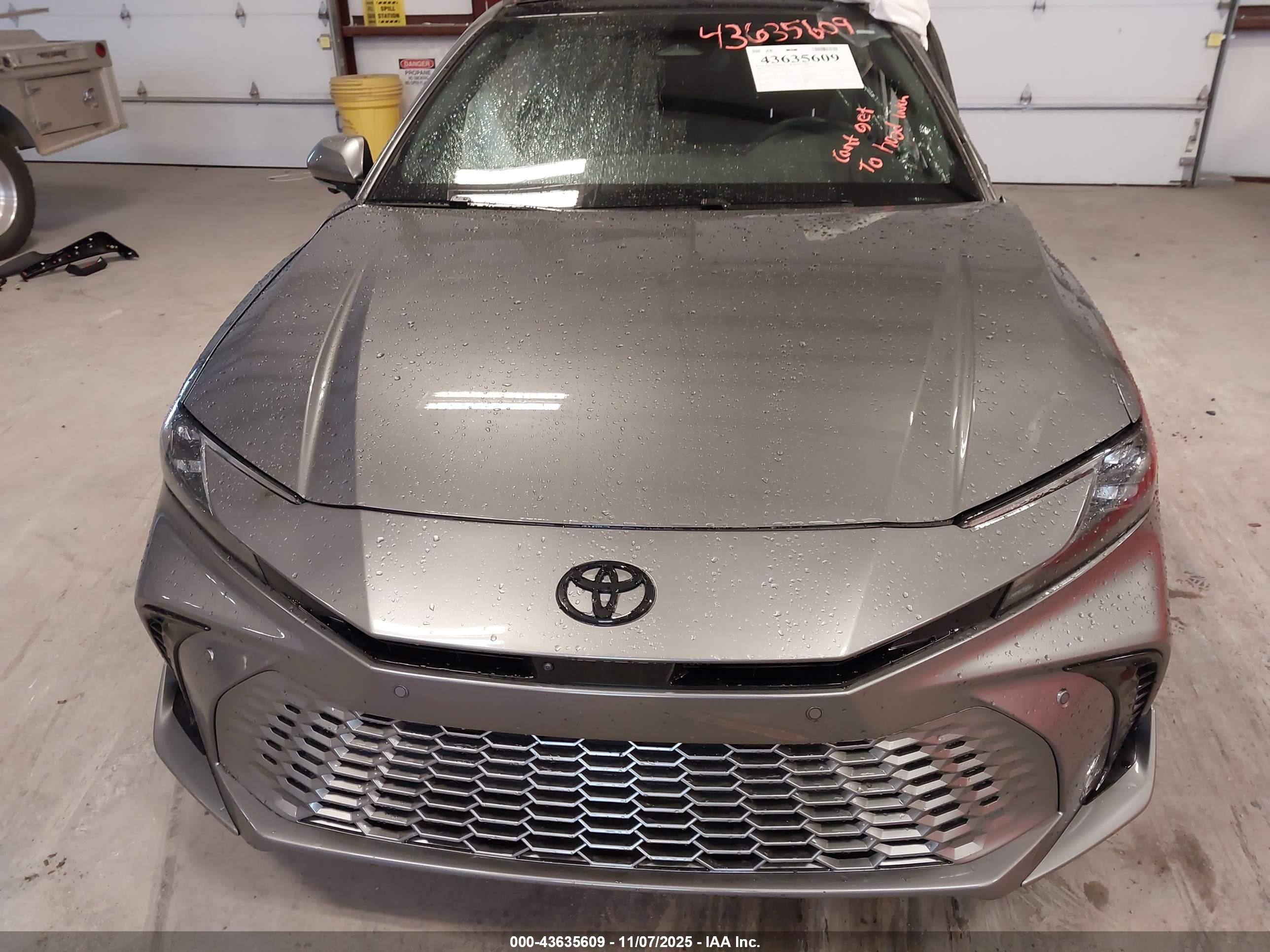 TOYOTA CAMRY image 10