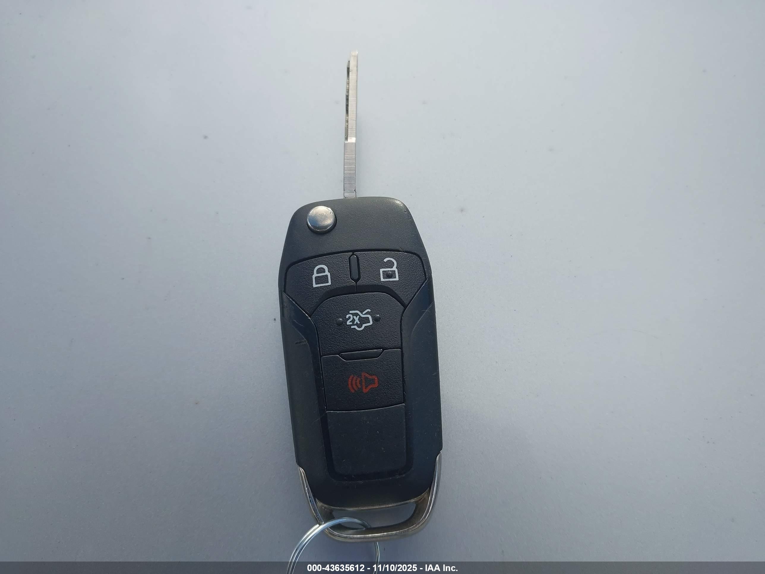 FORD FUSION image 11