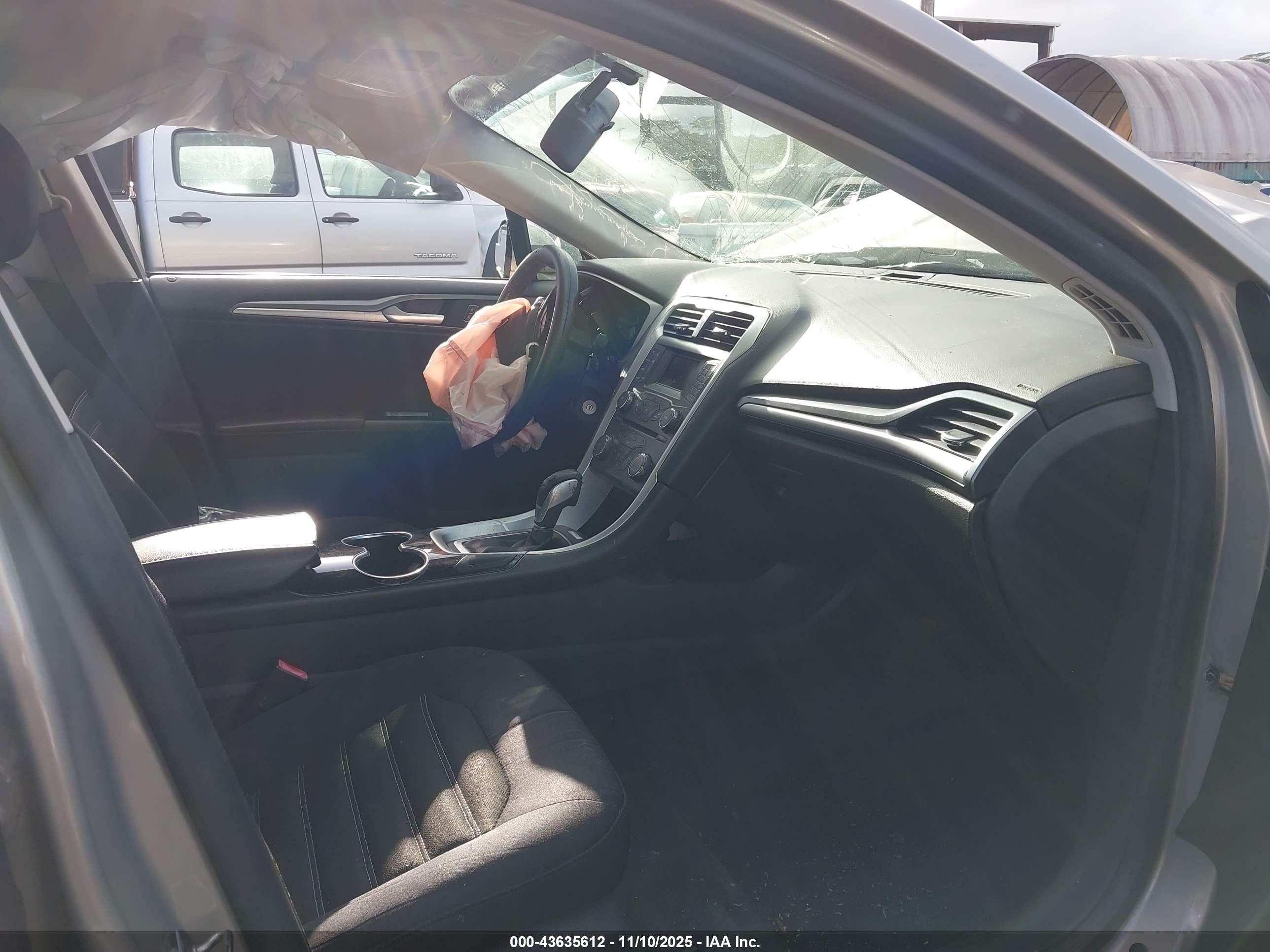 FORD FUSION image 5
